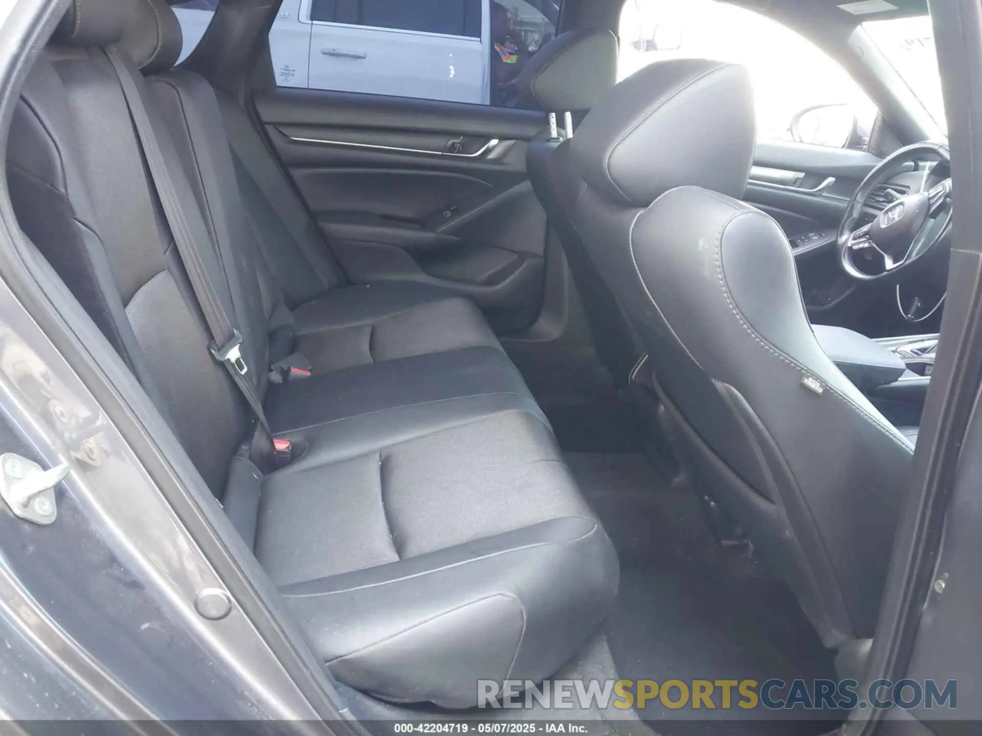 8 Photograph of a damaged car 1HGCV1F30KA154969 HONDA ACCORD 2019