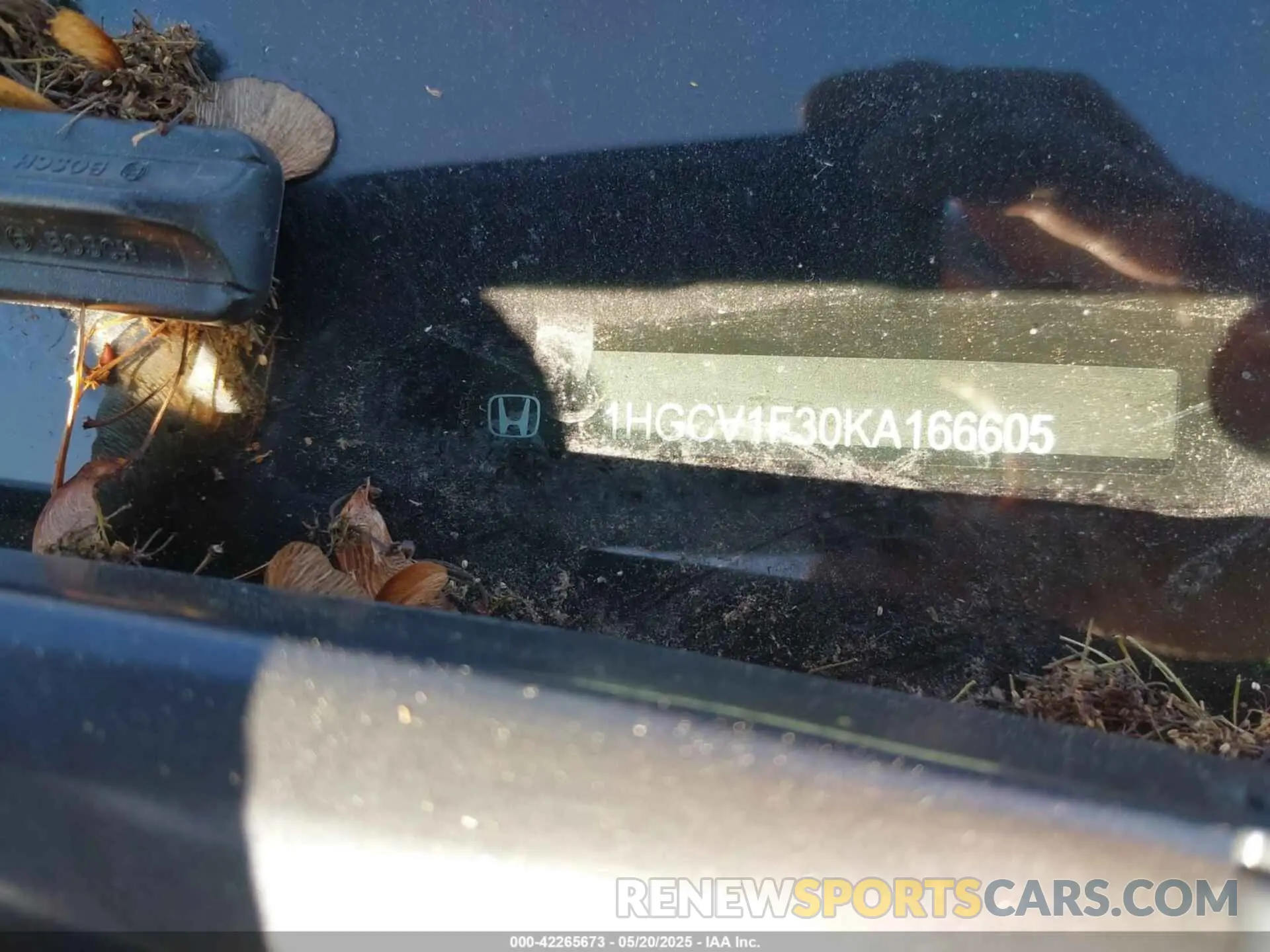 18 Photograph of a damaged car 1HGCV1F30KA166605 HONDA ACCORD 2019