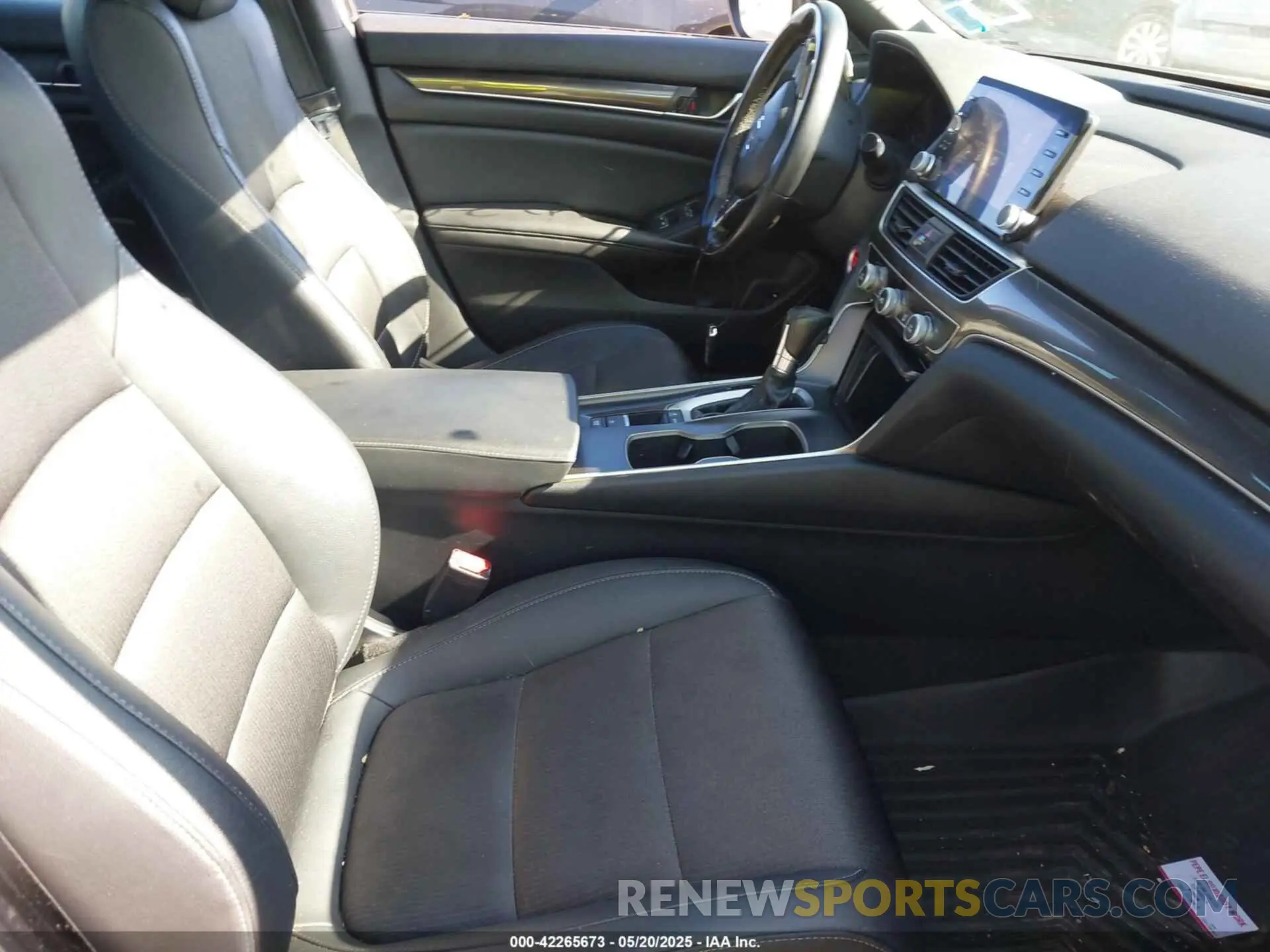 5 Photograph of a damaged car 1HGCV1F30KA166605 HONDA ACCORD 2019