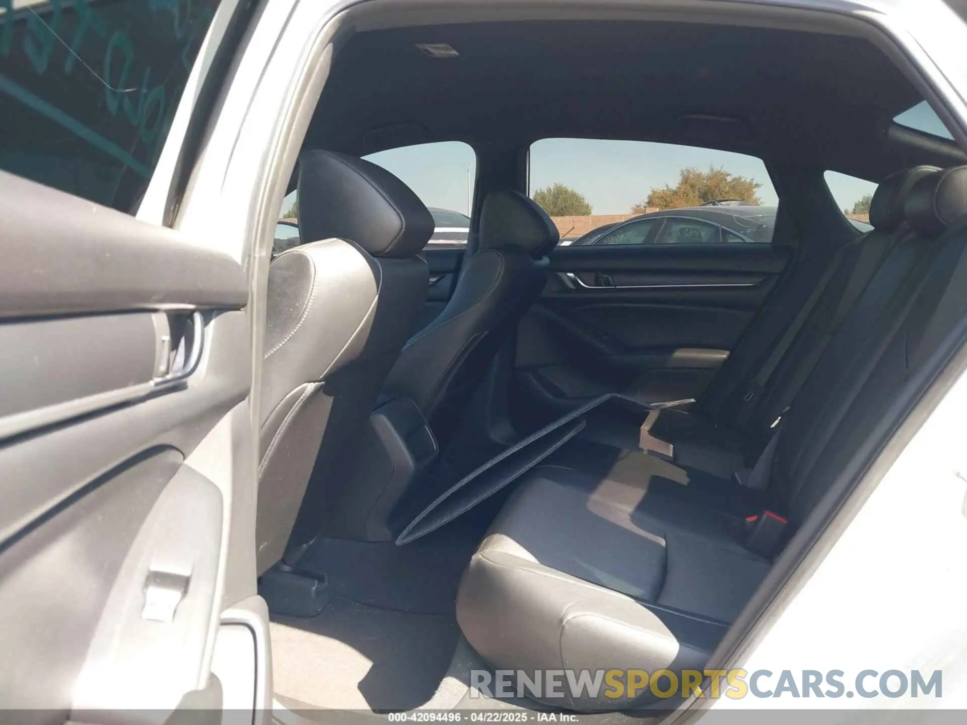 8 Photograph of a damaged car 1HGCV1F31KA015305 HONDA ACCORD 2019