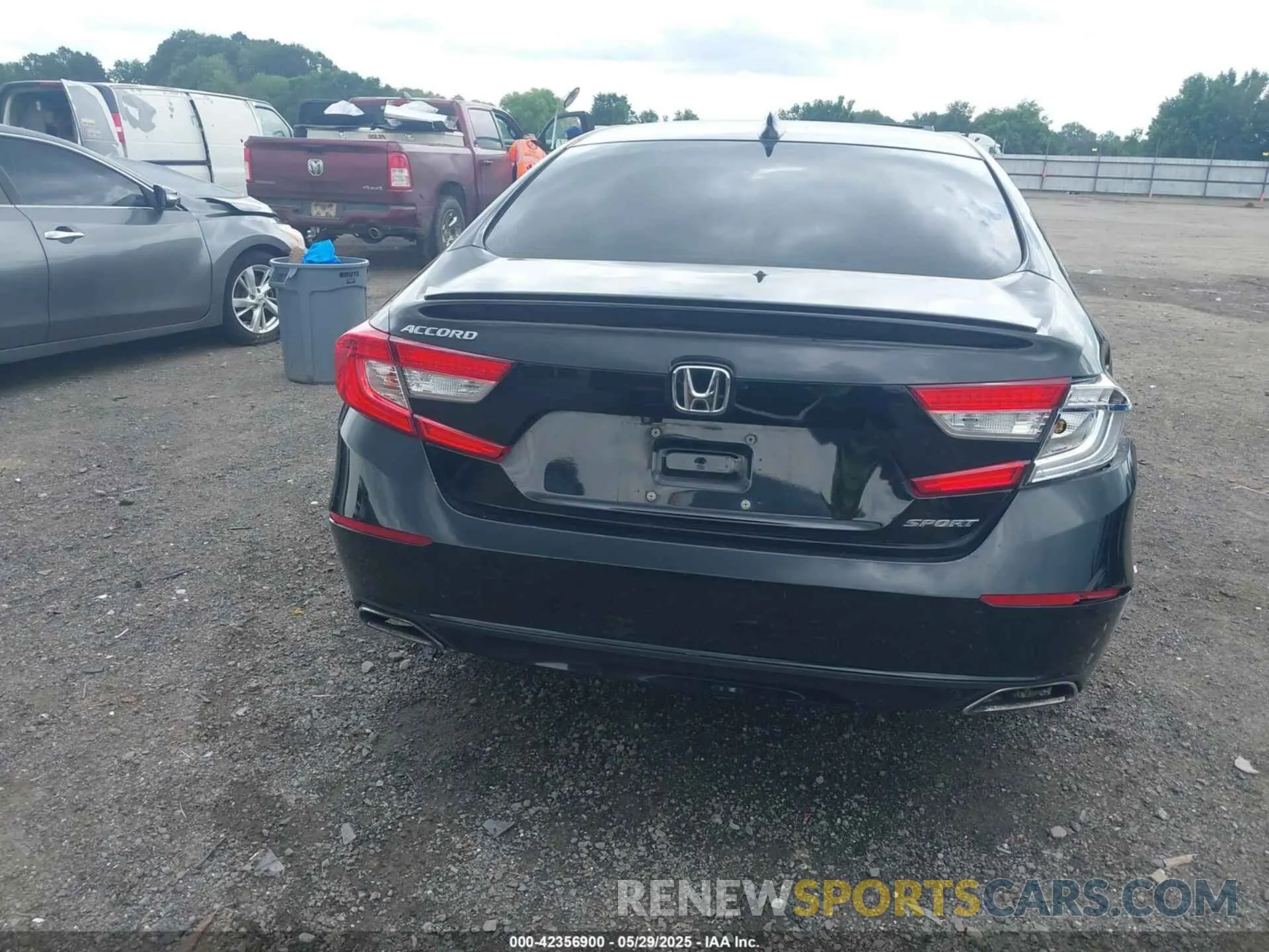 15 Photograph of a damaged car 1HGCV1F31KA016633 HONDA ACCORD 2019