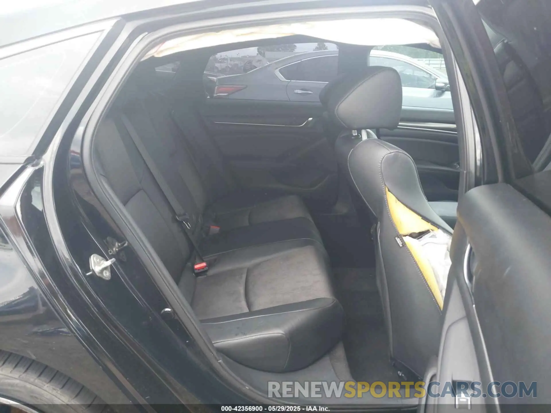 8 Photograph of a damaged car 1HGCV1F31KA016633 HONDA ACCORD 2019