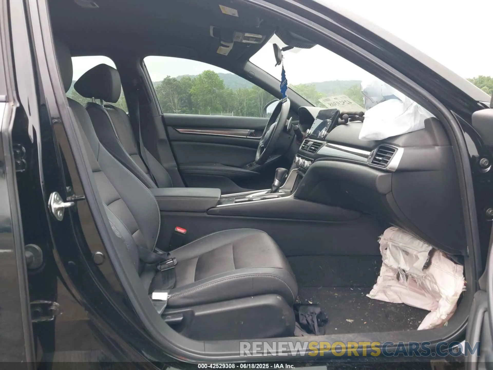 5 Photograph of a damaged car 1HGCV1F31KA026918 HONDA ACCORD 2019
