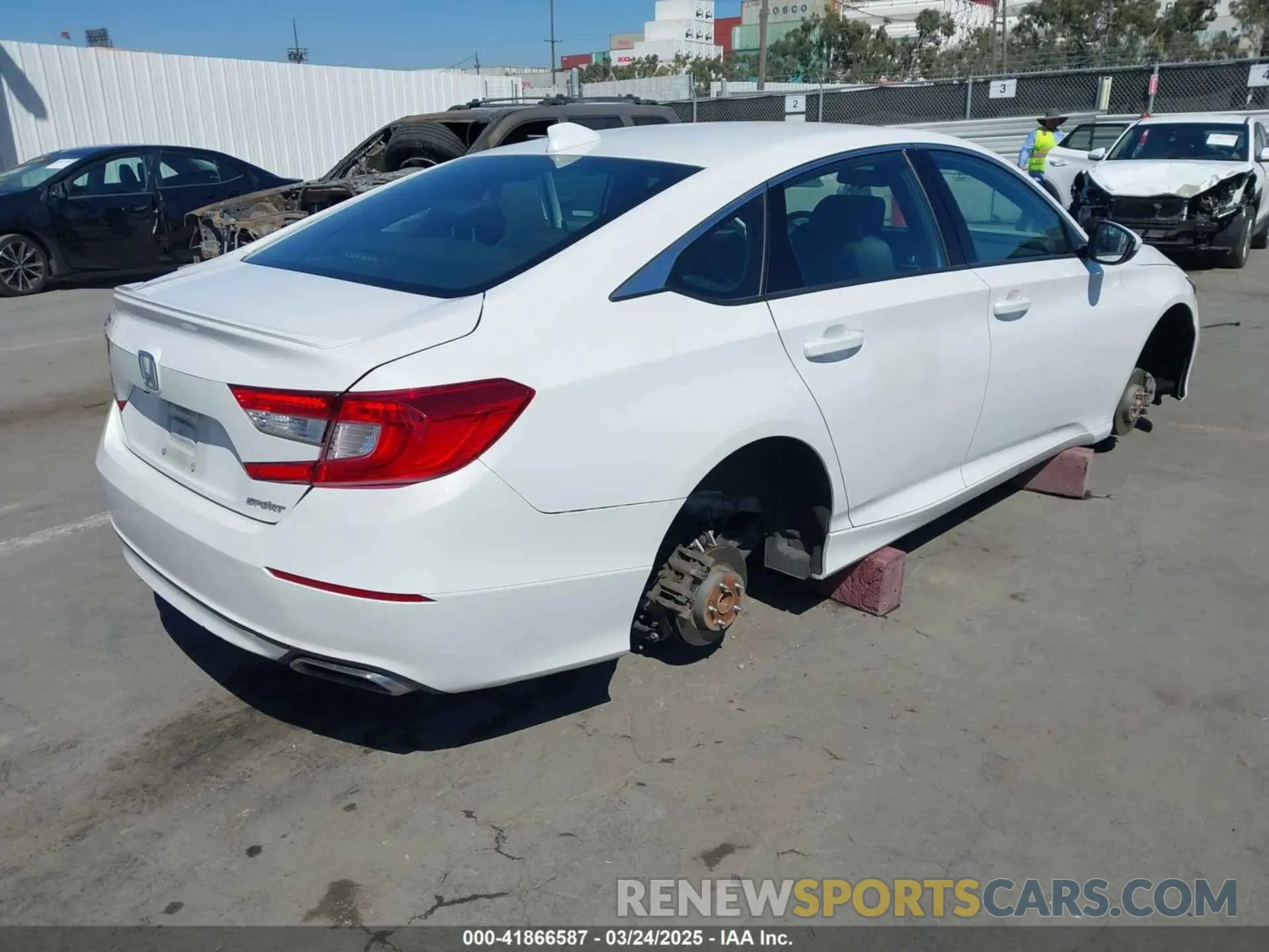4 Photograph of a damaged car 1HGCV1F31KA031584 HONDA ACCORD 2019