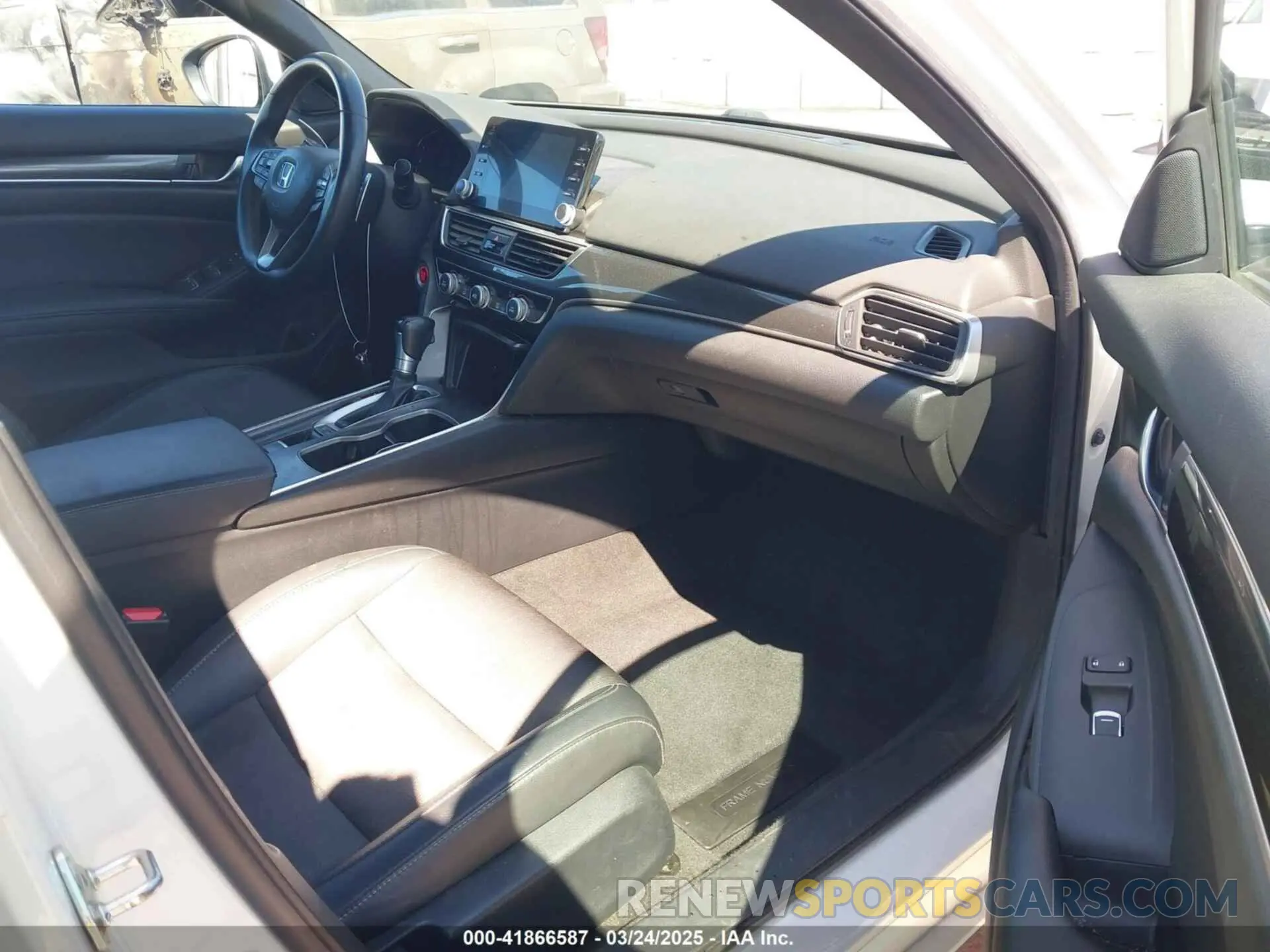 5 Photograph of a damaged car 1HGCV1F31KA031584 HONDA ACCORD 2019