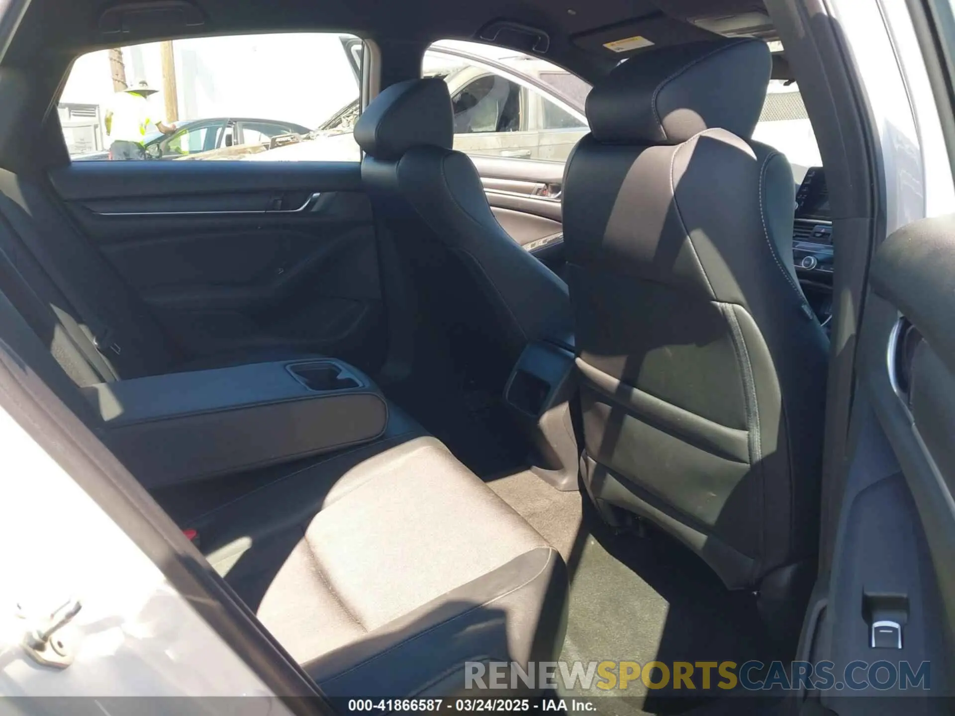 8 Photograph of a damaged car 1HGCV1F31KA031584 HONDA ACCORD 2019