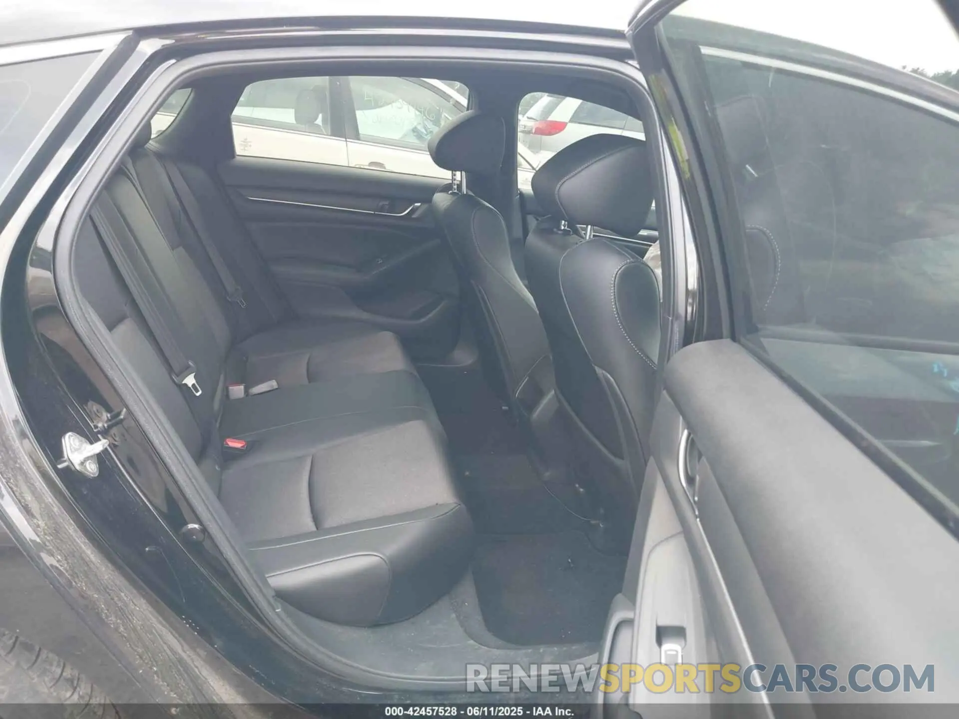 8 Photograph of a damaged car 1HGCV1F31KA040012 HONDA ACCORD 2019
