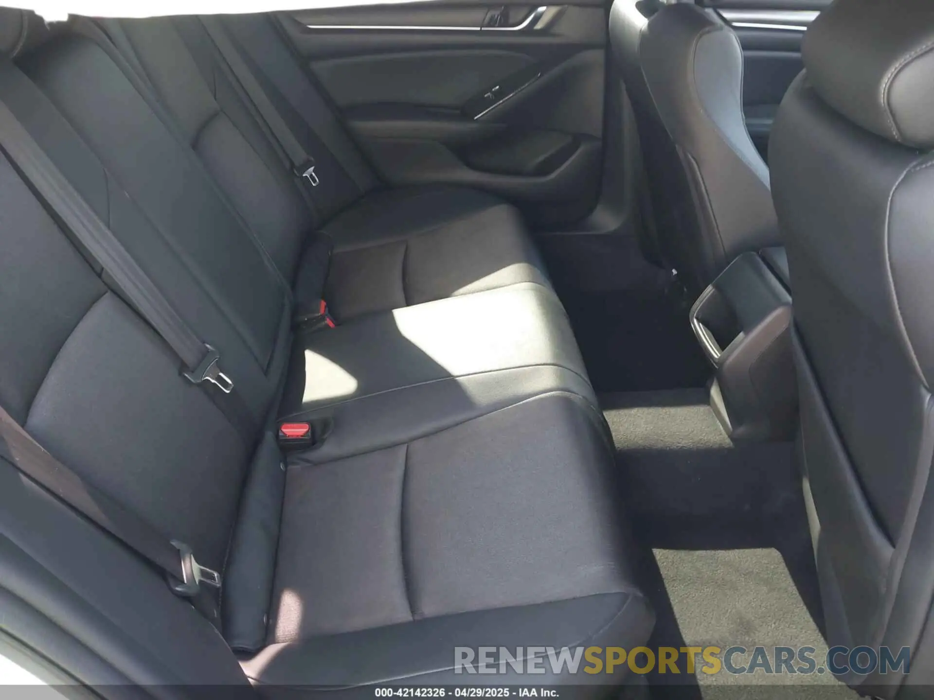 8 Photograph of a damaged car 1HGCV1F31KA055285 HONDA ACCORD 2019