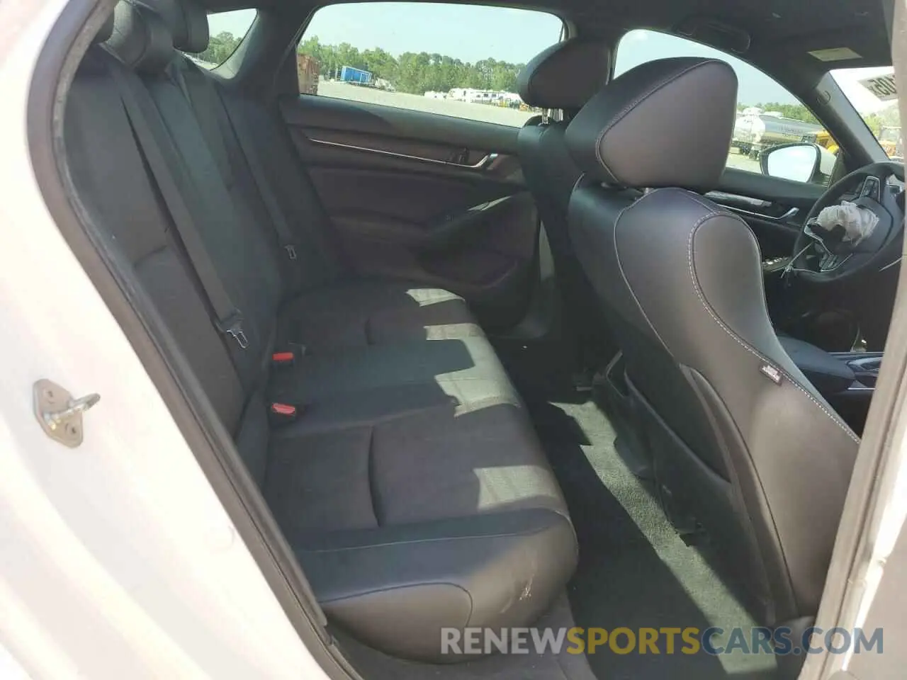 10 Photograph of a damaged car 1HGCV1F31KA107045 HONDA ACCORD 2019