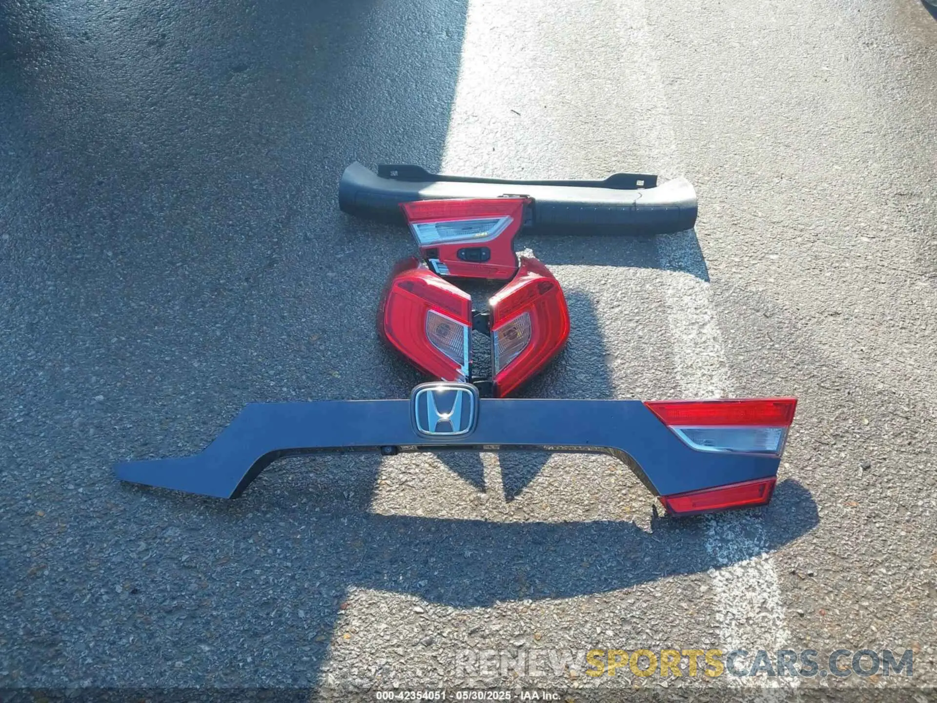 12 Photograph of a damaged car 1HGCV1F31KA129983 HONDA ACCORD 2019