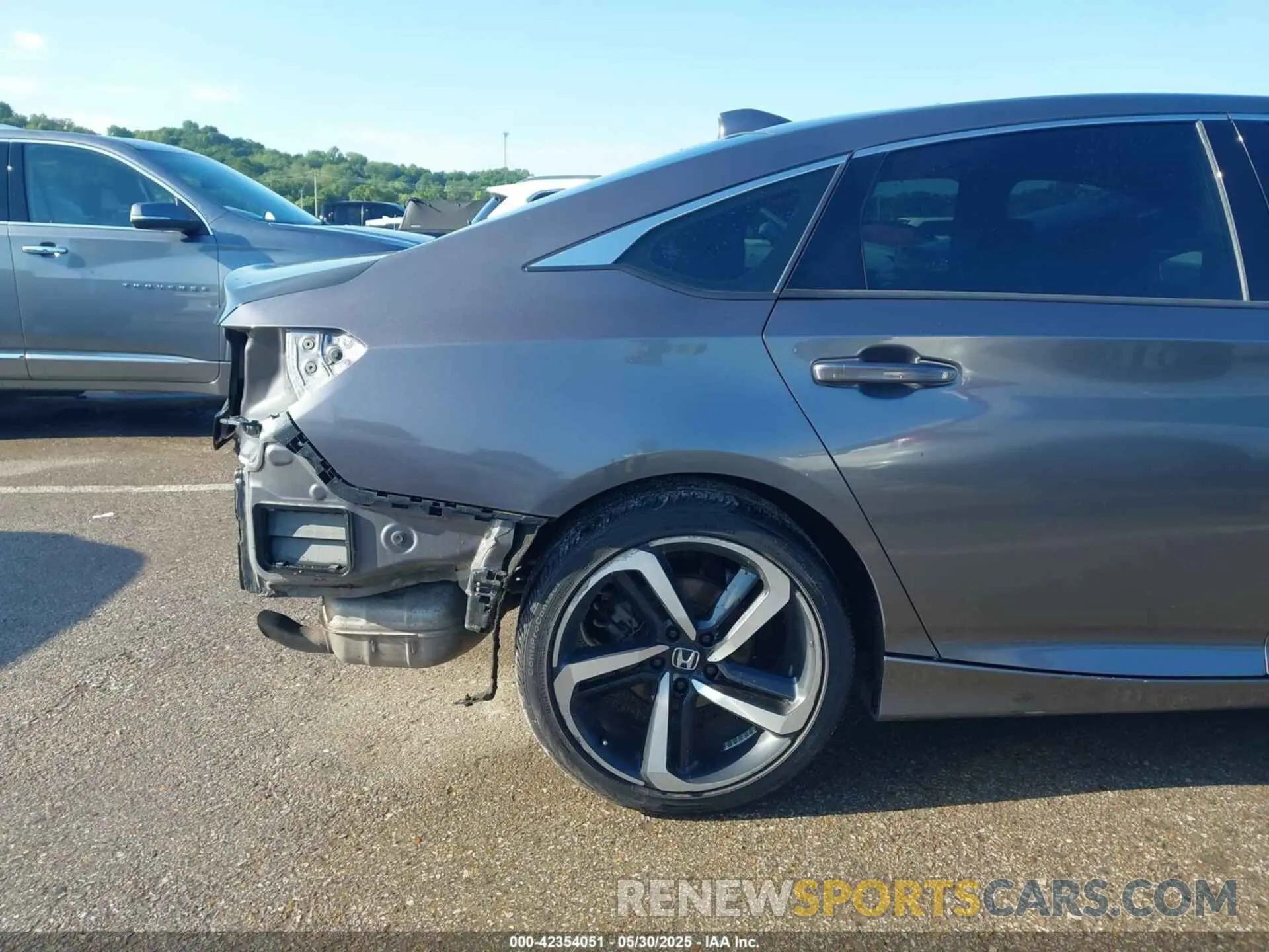 18 Photograph of a damaged car 1HGCV1F31KA129983 HONDA ACCORD 2019
