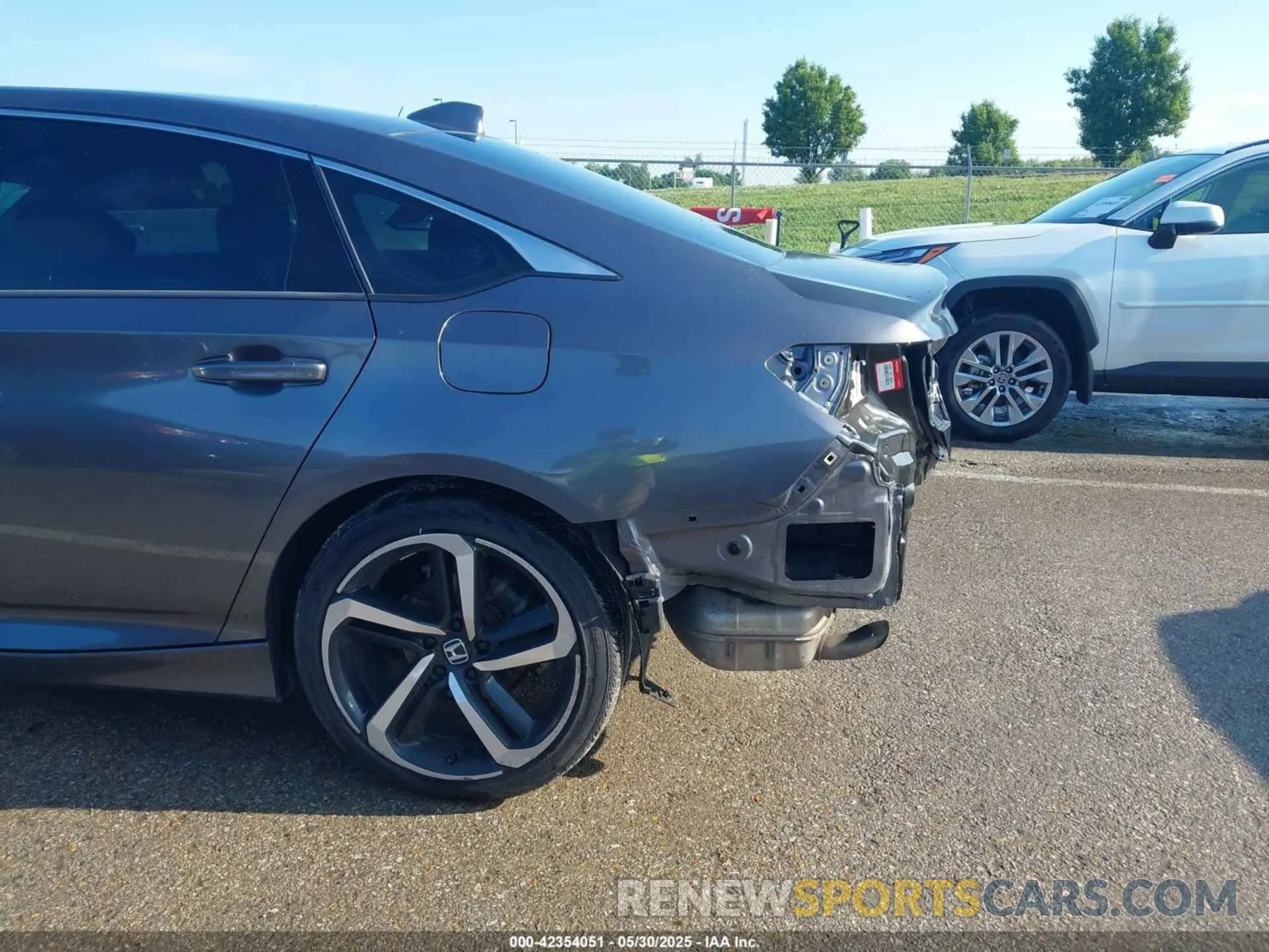 19 Photograph of a damaged car 1HGCV1F31KA129983 HONDA ACCORD 2019
