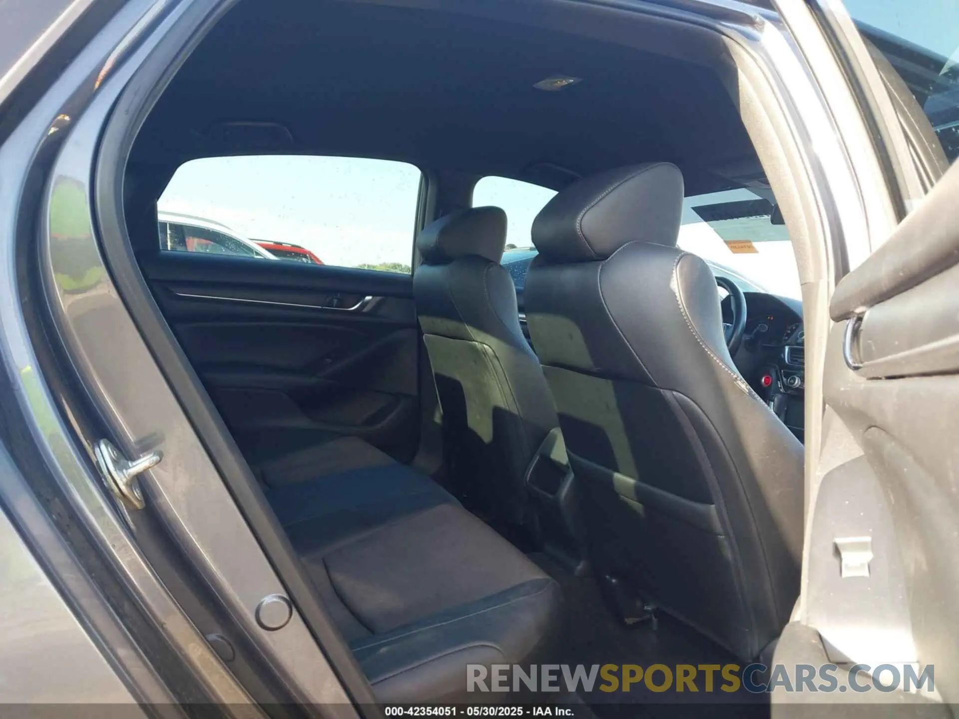 8 Photograph of a damaged car 1HGCV1F31KA129983 HONDA ACCORD 2019