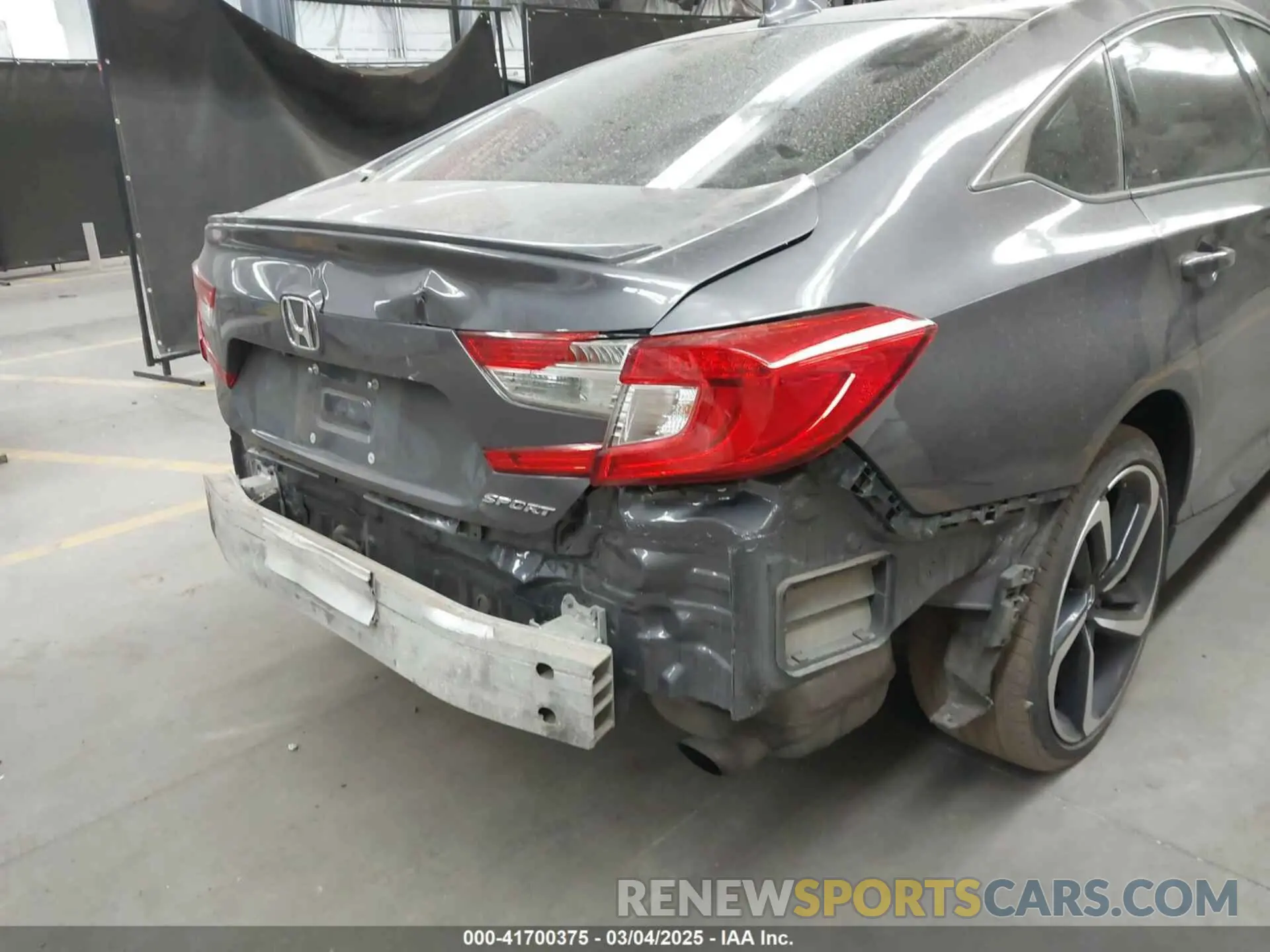 18 Photograph of a damaged car 1HGCV1F32KA010405 HONDA ACCORD 2019