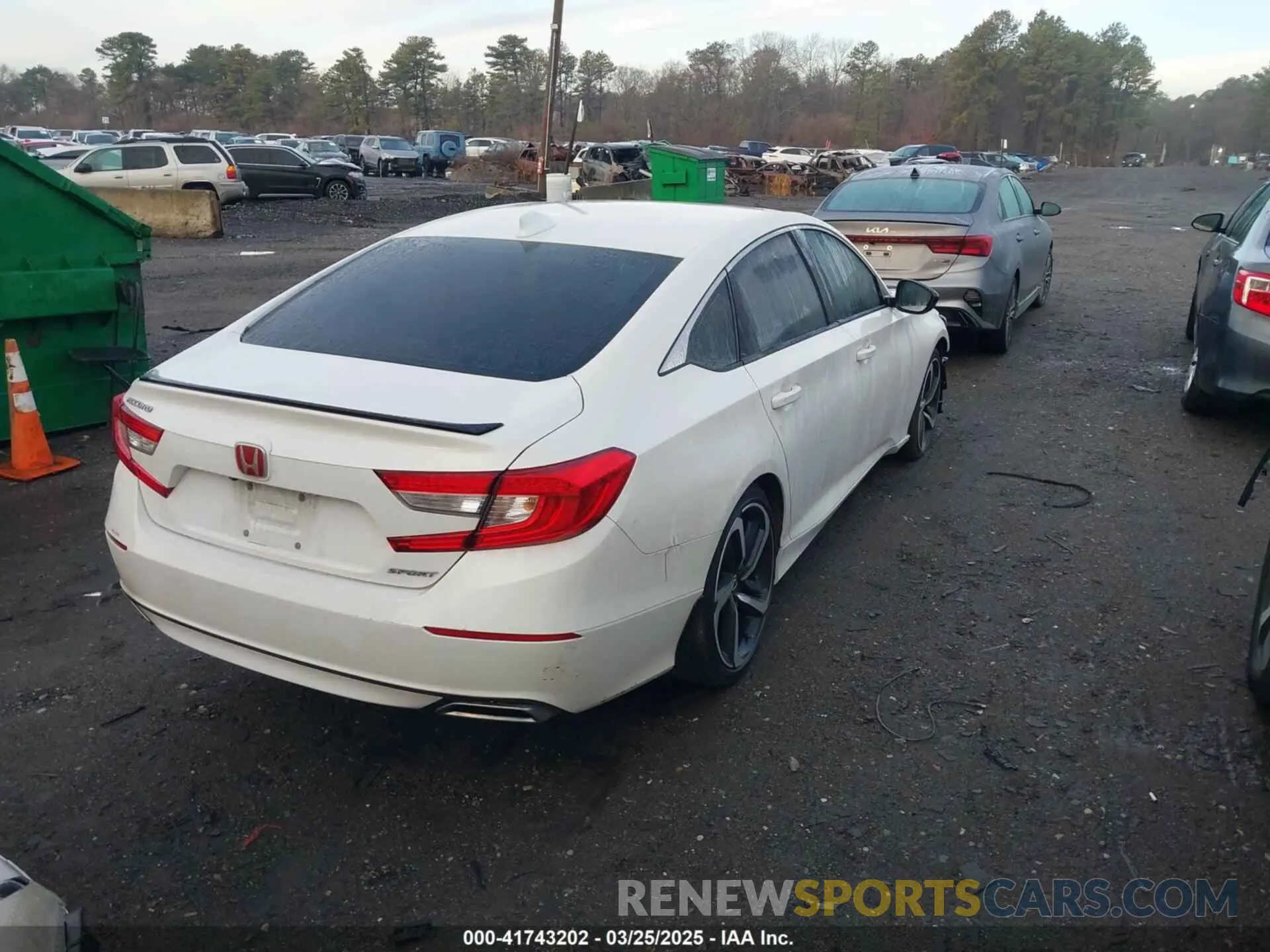 4 Photograph of a damaged car 1HGCV1F32KA016804 HONDA ACCORD 2019