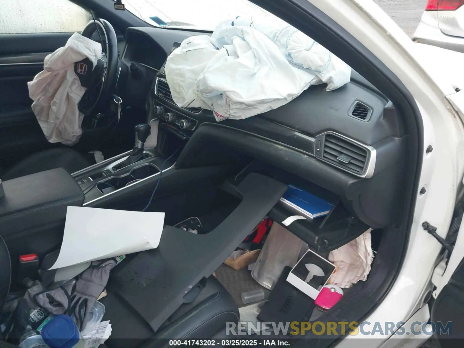 5 Photograph of a damaged car 1HGCV1F32KA016804 HONDA ACCORD 2019