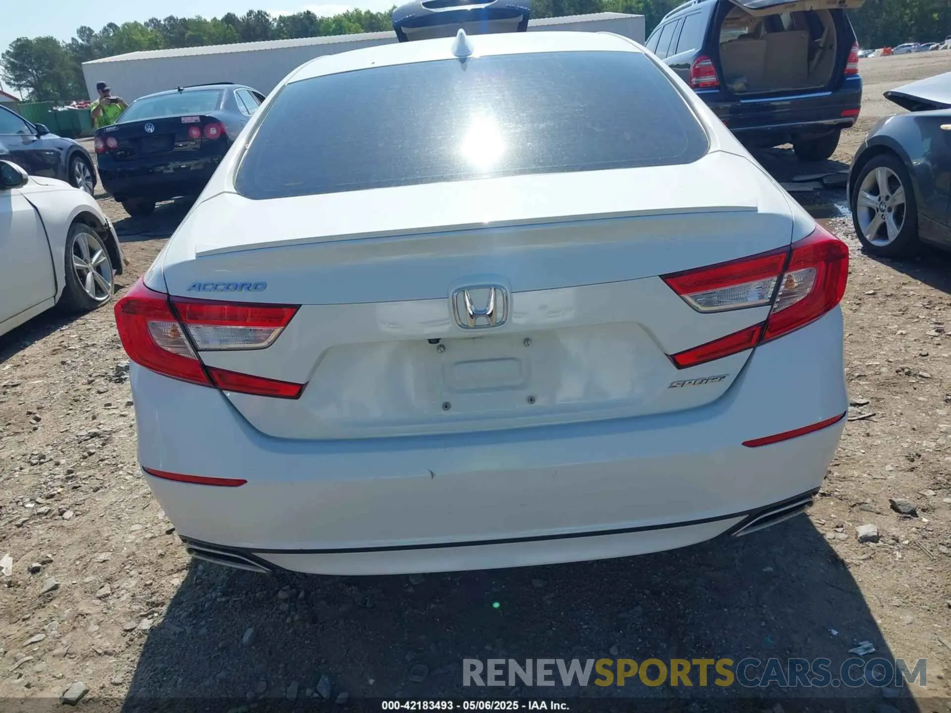 16 Photograph of a damaged car 1HGCV1F32KA031268 HONDA ACCORD 2019