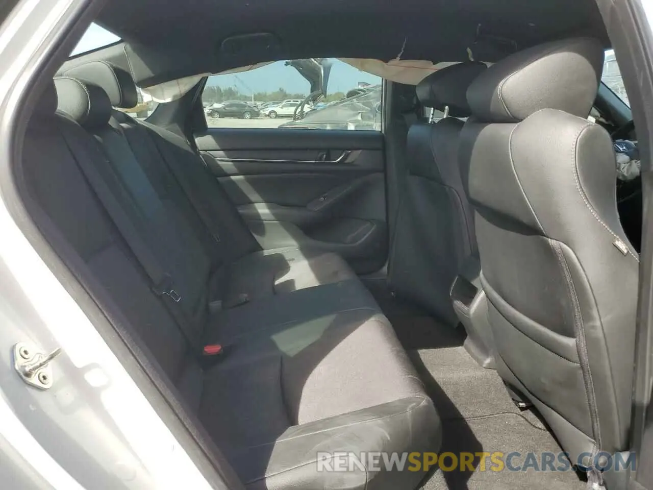 10 Photograph of a damaged car 1HGCV1F32KA055375 HONDA ACCORD 2019