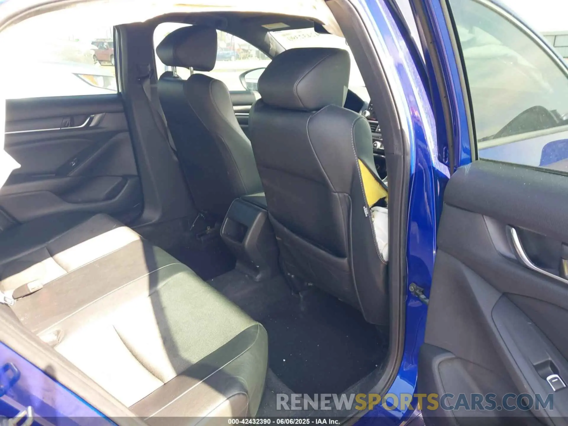 8 Photograph of a damaged car 1HGCV1F32KA055635 HONDA ACCORD 2019