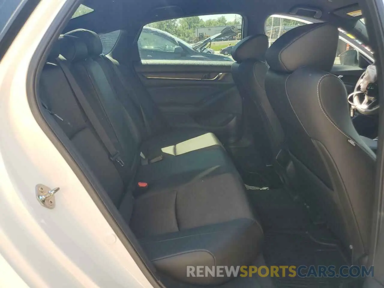 10 Photograph of a damaged car 1HGCV1F32KA067218 HONDA ACCORD 2019