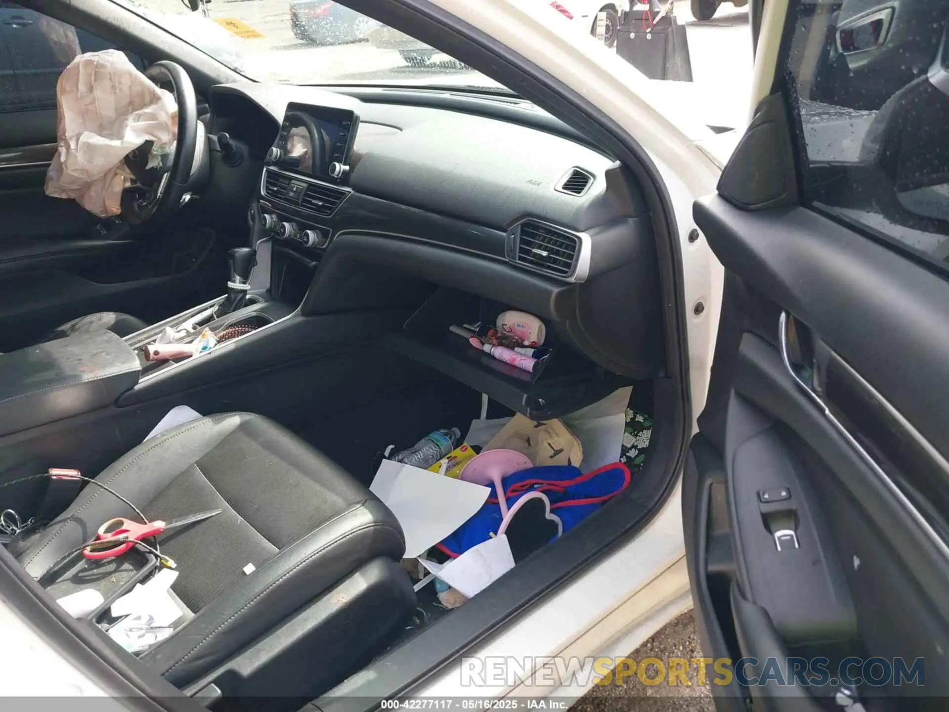 5 Photograph of a damaged car 1HGCV1F32KA076792 HONDA ACCORD 2019