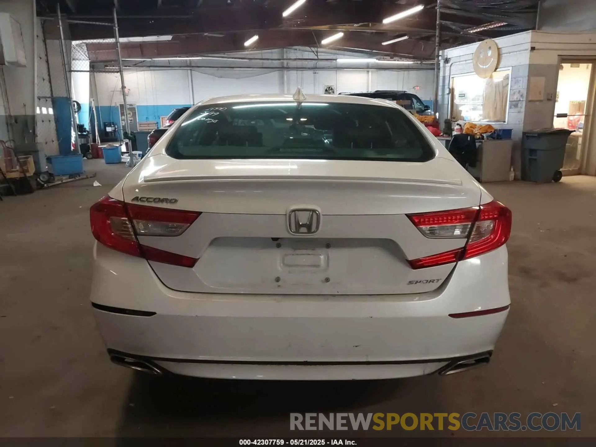 16 Photograph of a damaged car 1HGCV1F32KA093334 HONDA ACCORD 2019