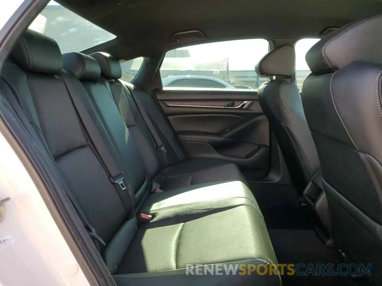 10 Photograph of a damaged car 1HGCV1F32KA124677 HONDA ACCORD 2019