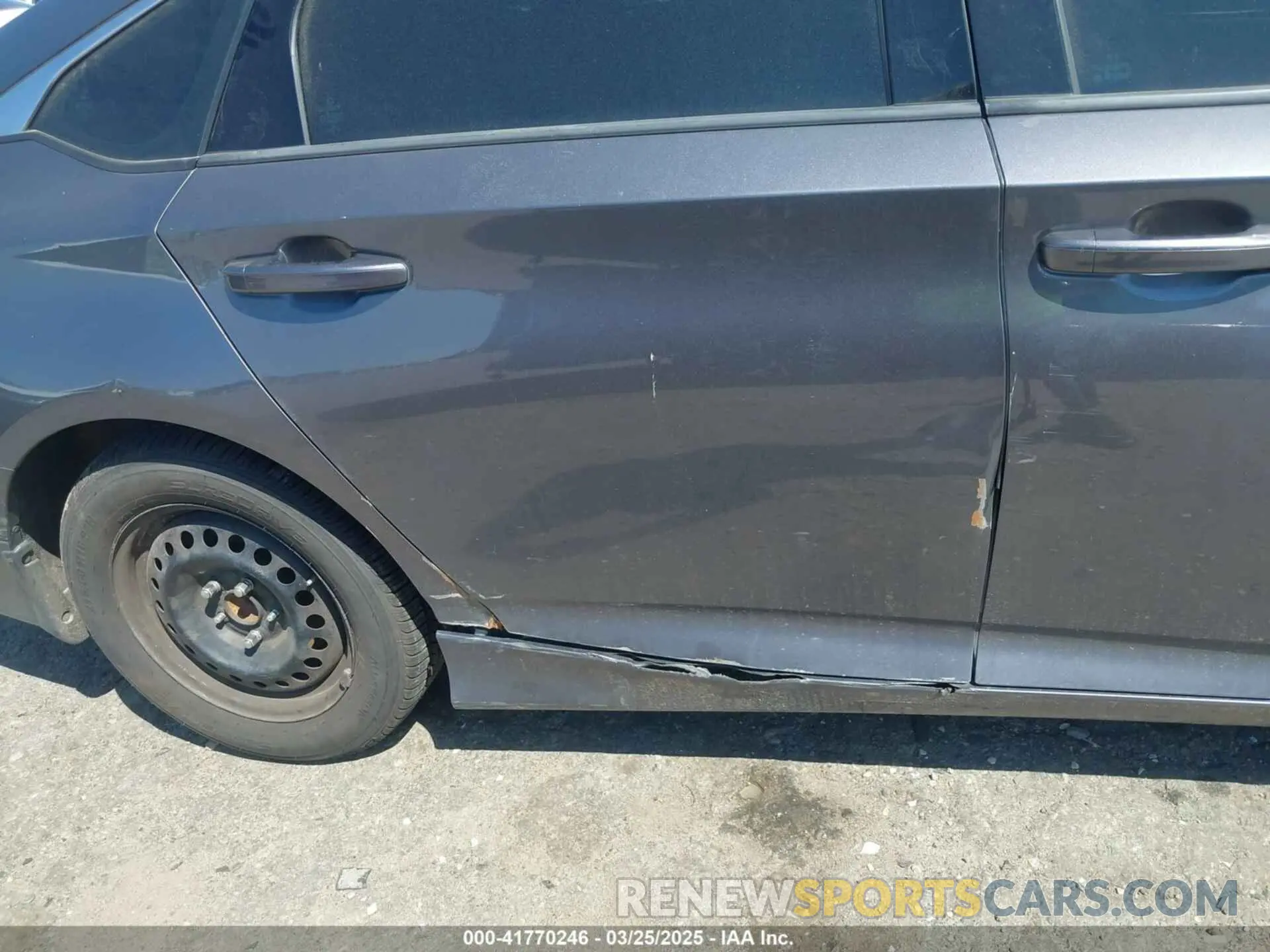 19 Photograph of a damaged car 1HGCV1F32KA129989 HONDA ACCORD 2019