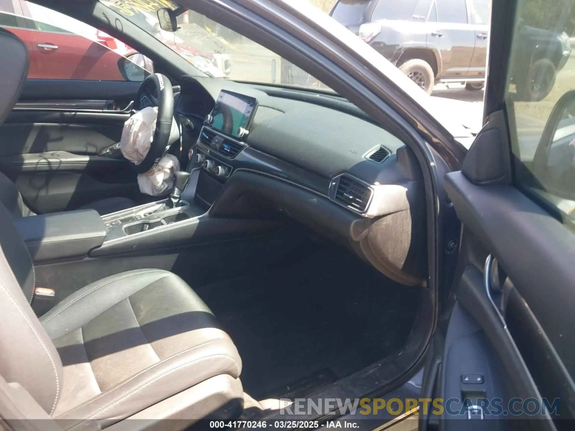 5 Photograph of a damaged car 1HGCV1F32KA129989 HONDA ACCORD 2019