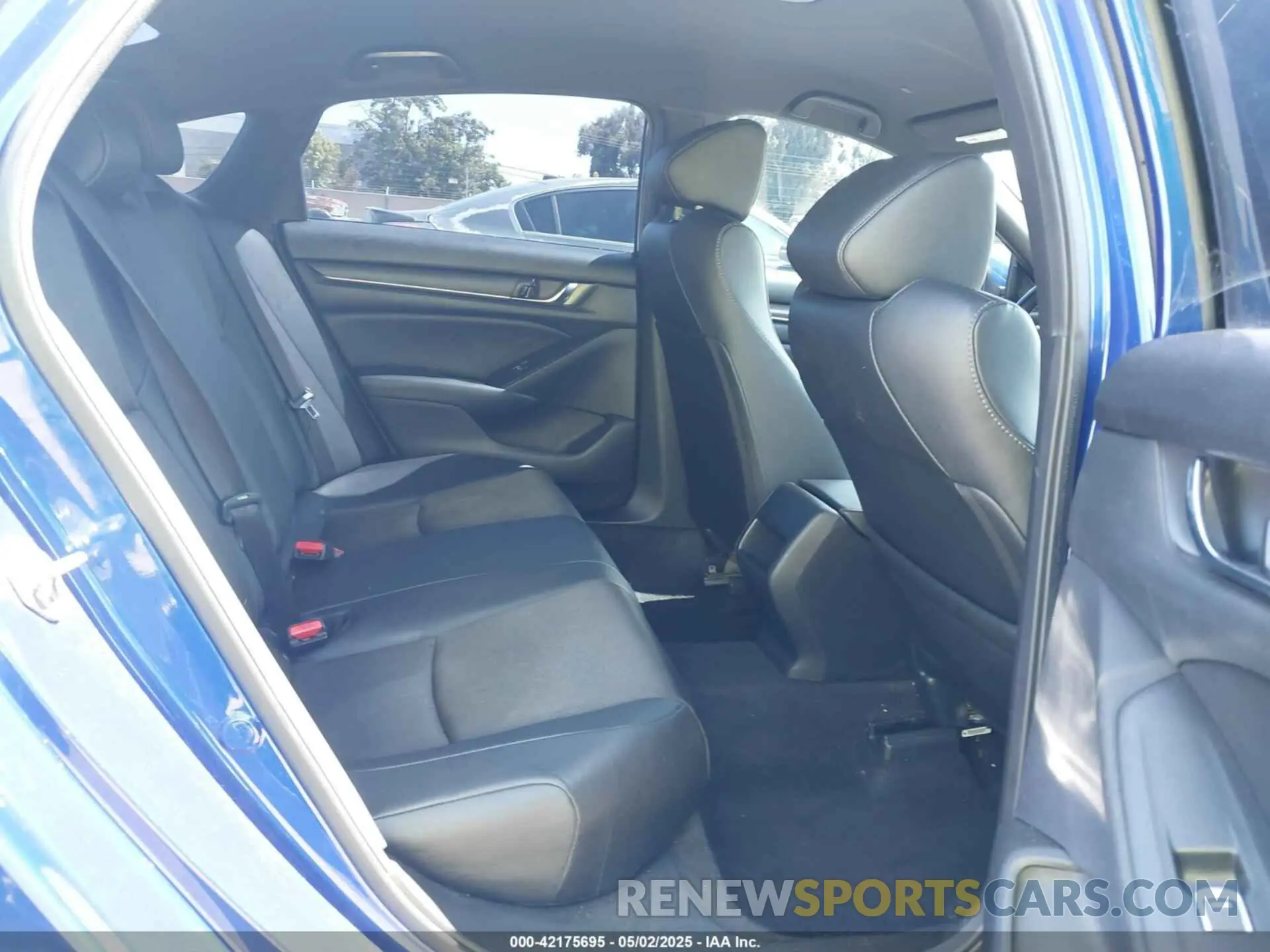 8 Photograph of a damaged car 1HGCV1F32KA133038 HONDA ACCORD 2019