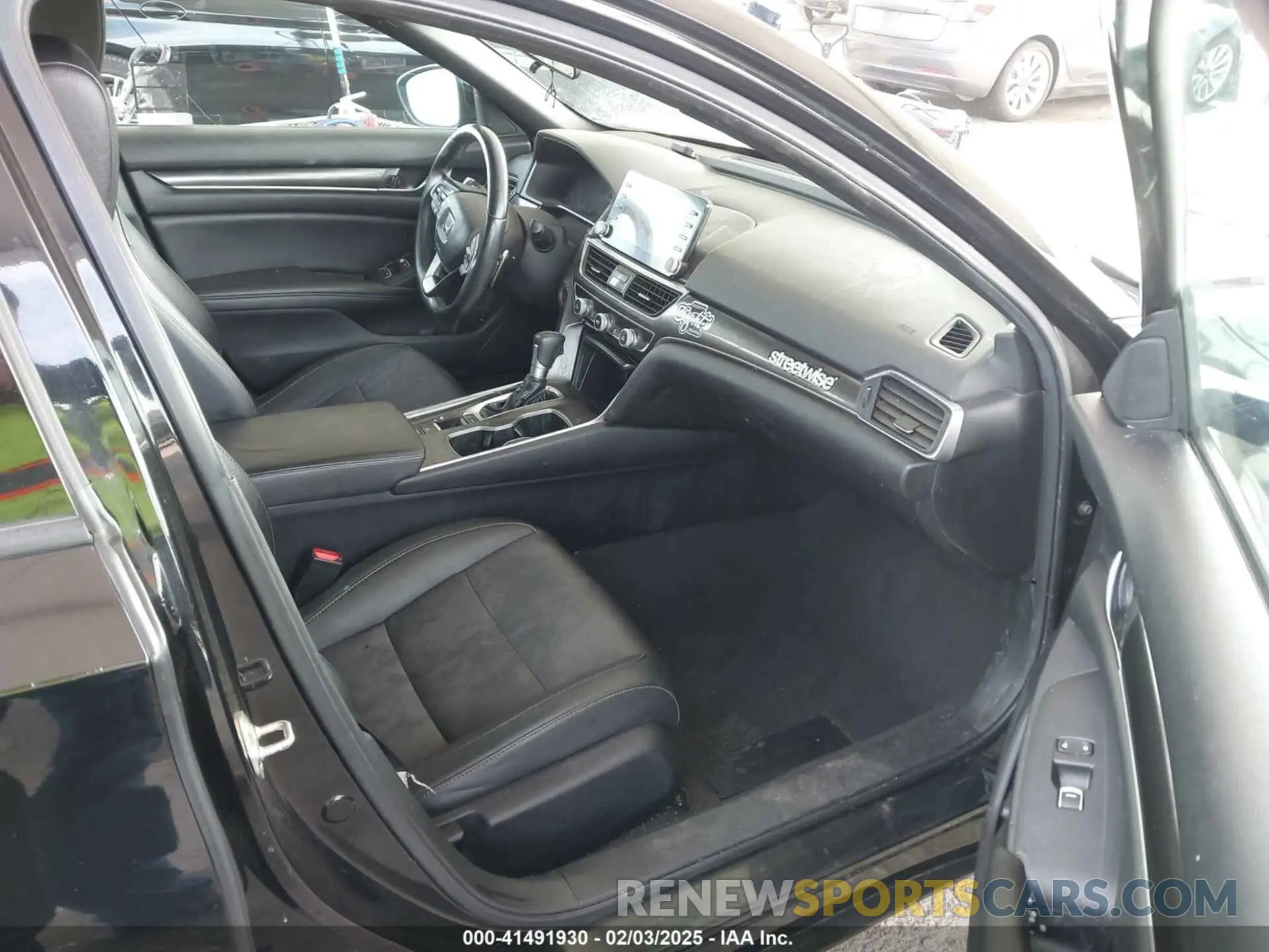 5 Photograph of a damaged car 1HGCV1F32KA135453 HONDA ACCORD 2019