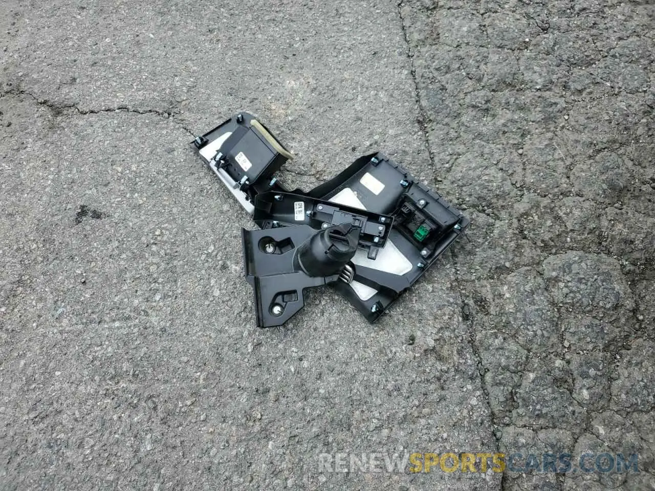 12 Photograph of a damaged car 1HGCV1F32KA138269 HONDA ACCORD 2019