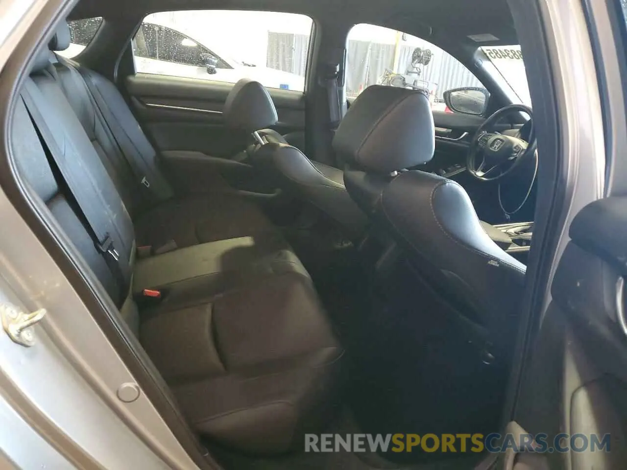 10 Photograph of a damaged car 1HGCV1F32KA172843 HONDA ACCORD 2019