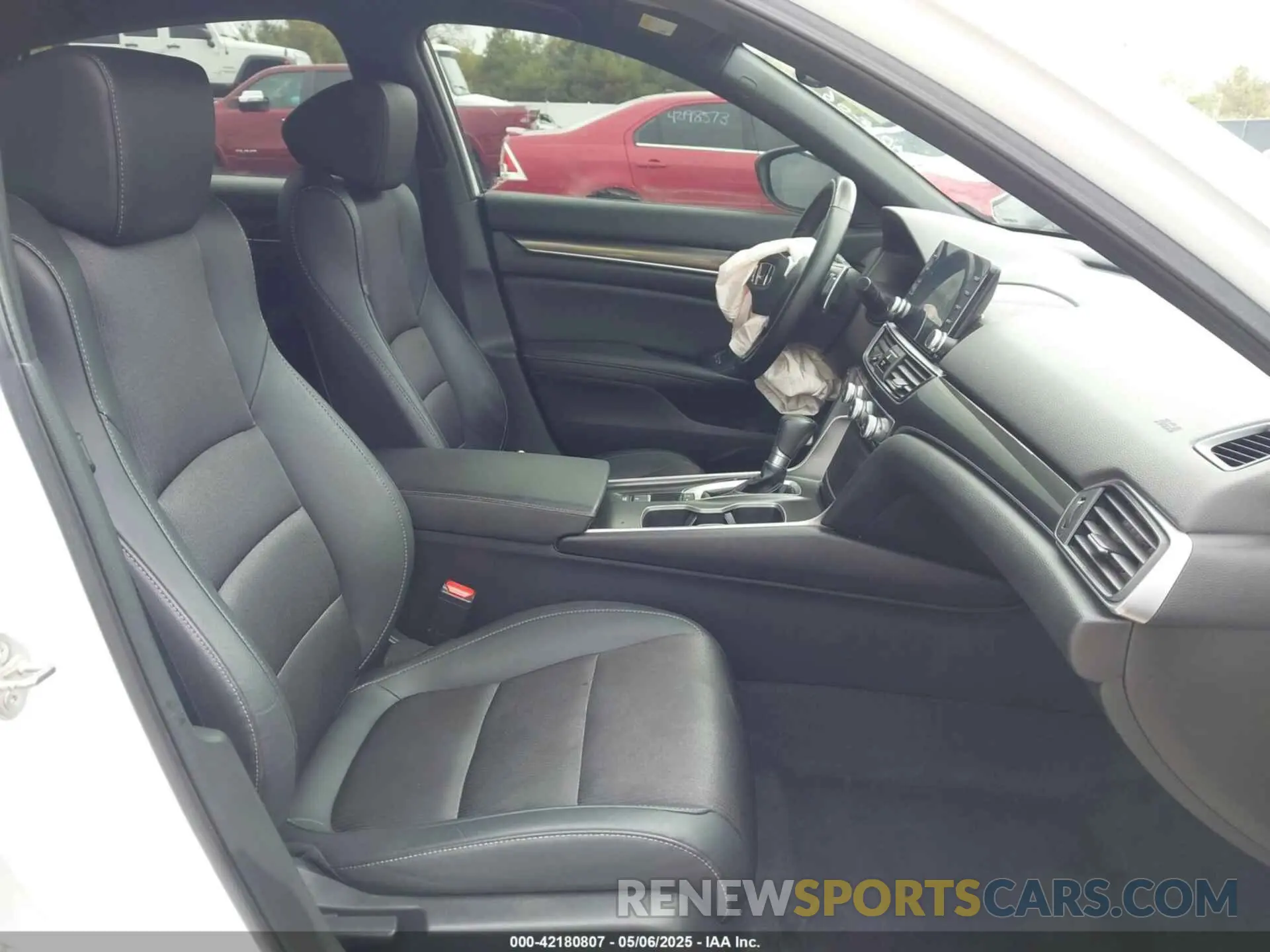 5 Photograph of a damaged car 1HGCV1F33KA060746 HONDA ACCORD 2019