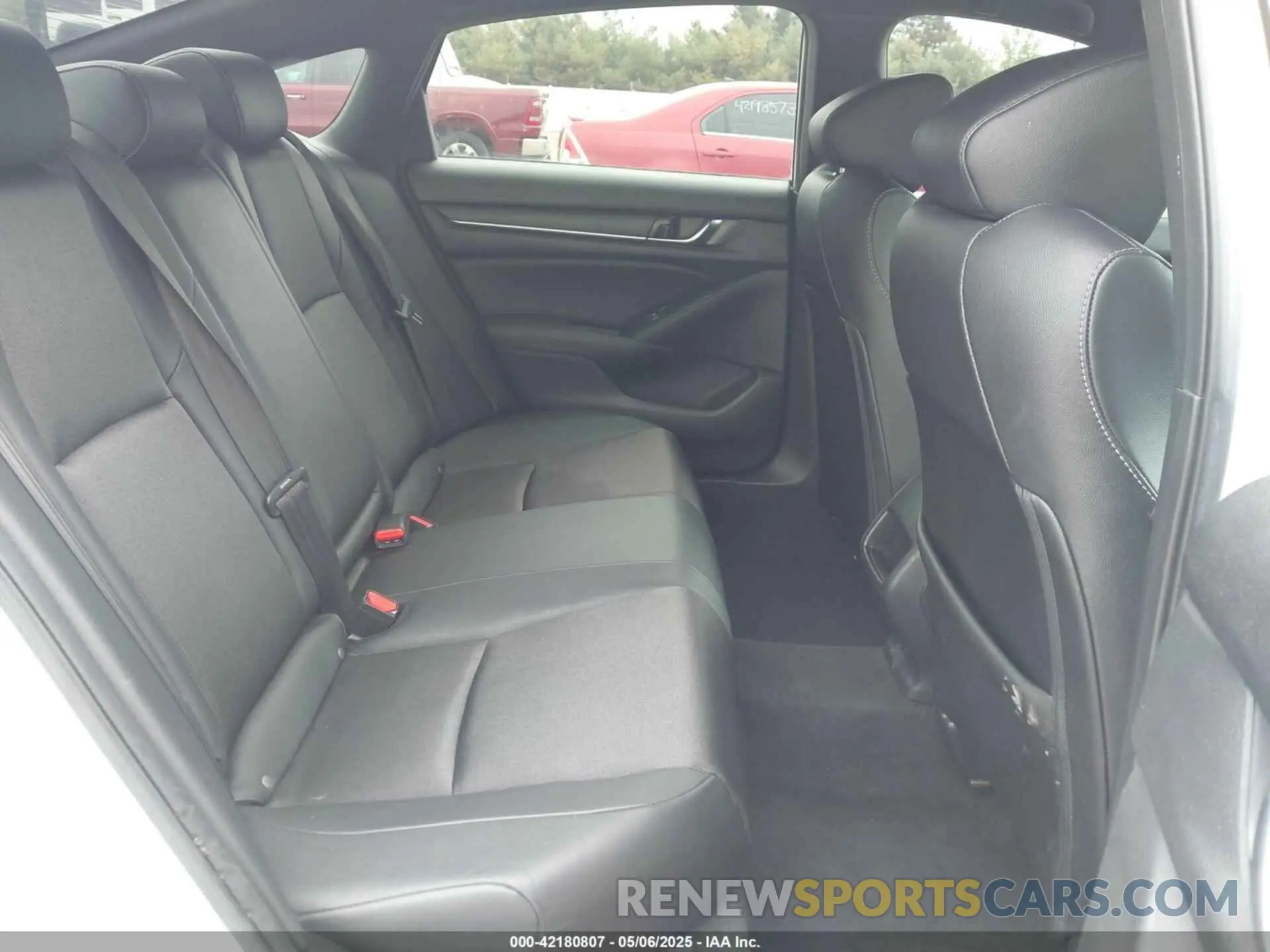 8 Photograph of a damaged car 1HGCV1F33KA060746 HONDA ACCORD 2019