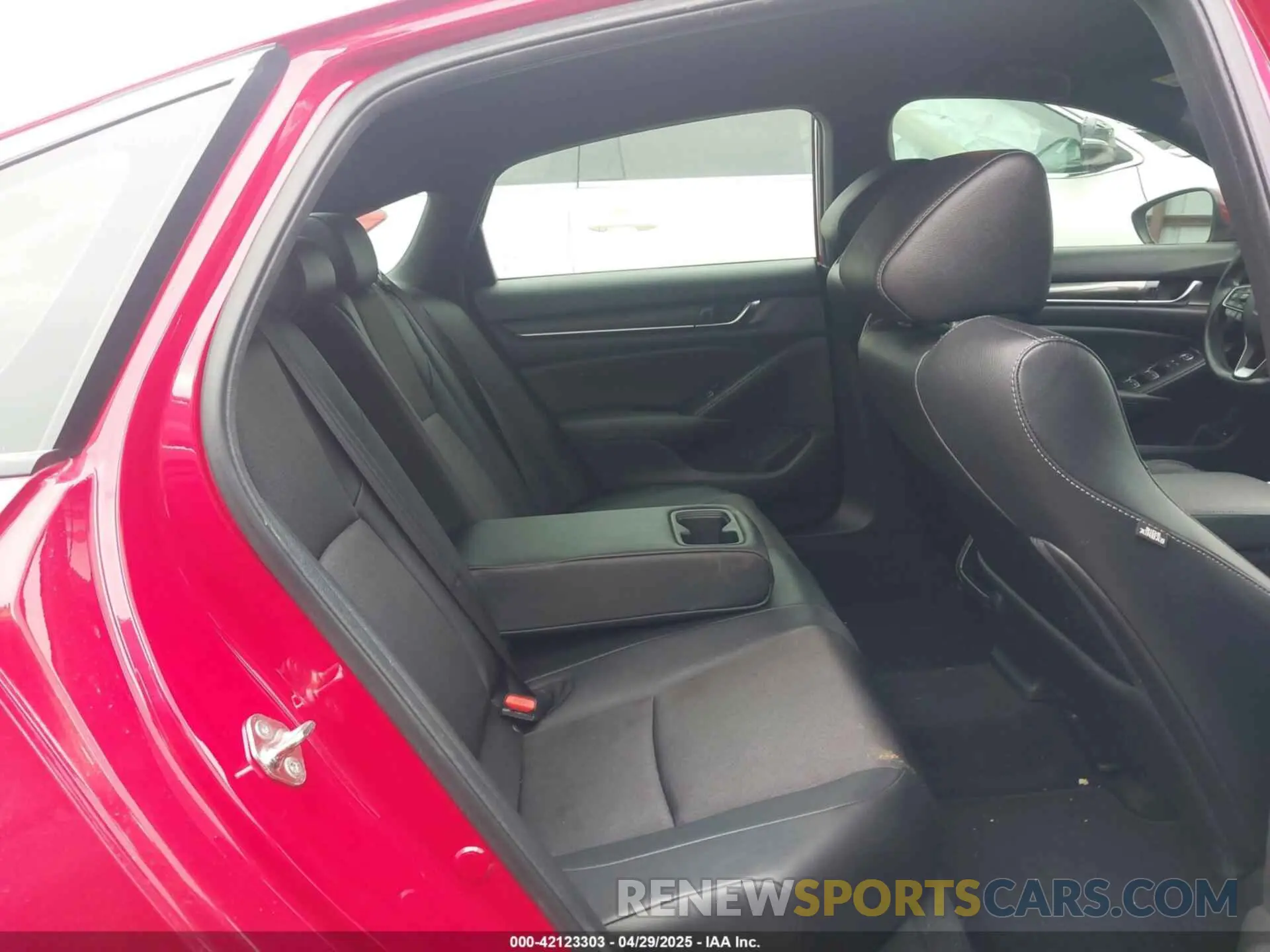 8 Photograph of a damaged car 1HGCV1F33KA073867 HONDA ACCORD 2019
