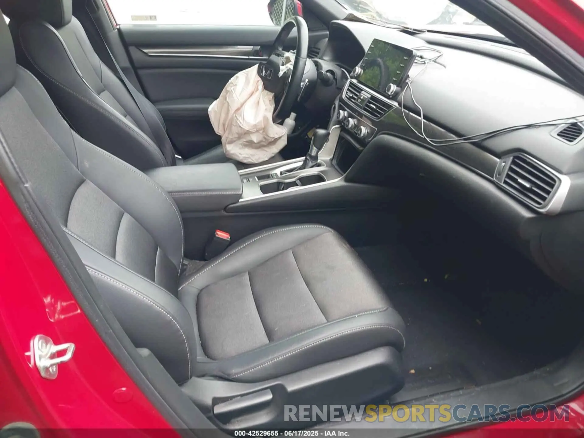 5 Photograph of a damaged car 1HGCV1F33KA084934 HONDA ACCORD 2019
