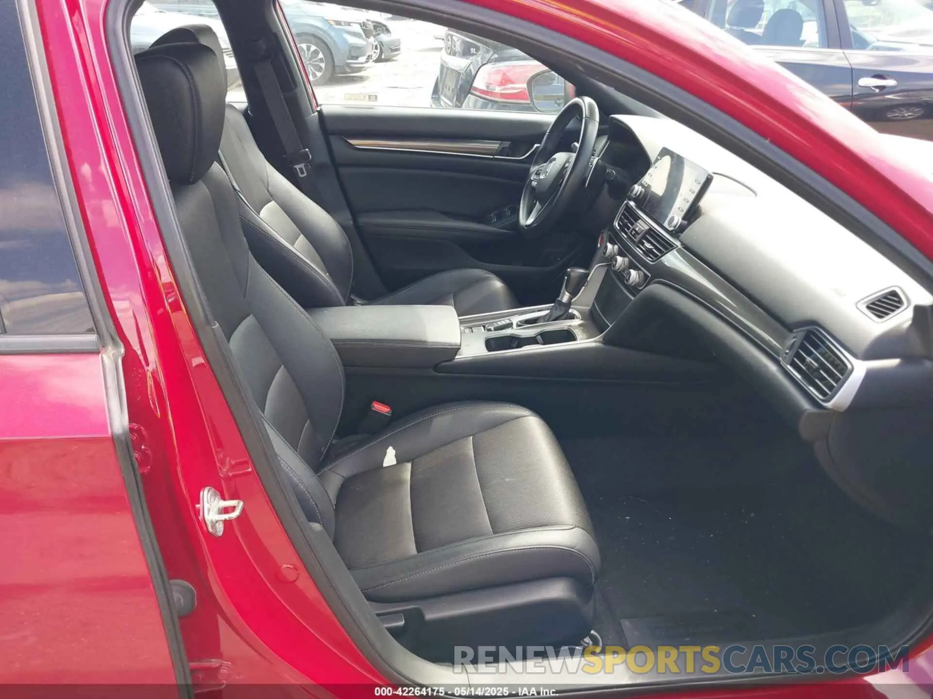 5 Photograph of a damaged car 1HGCV1F33KA102381 HONDA ACCORD 2019