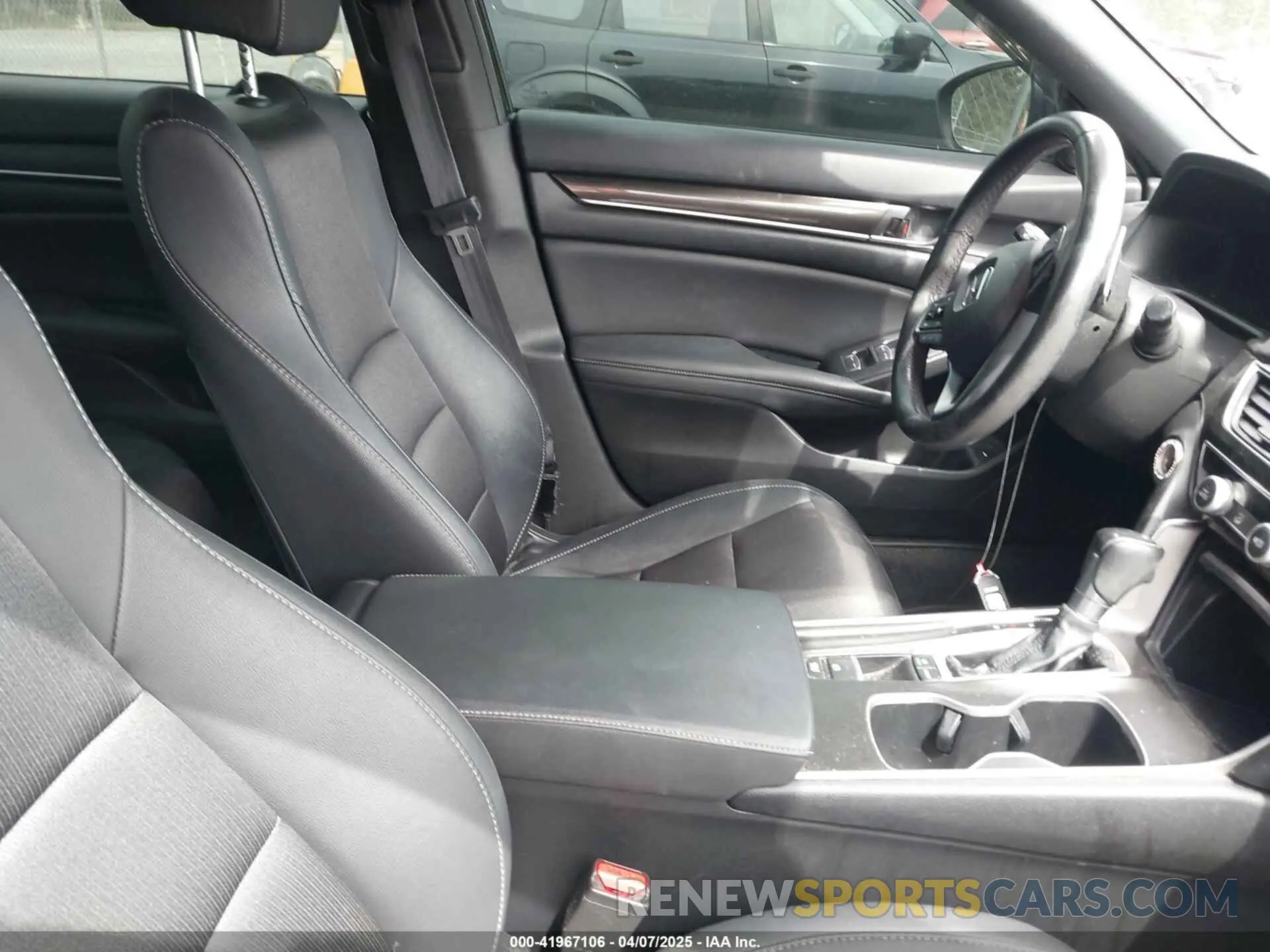 5 Photograph of a damaged car 1HGCV1F33KA158689 HONDA ACCORD 2019