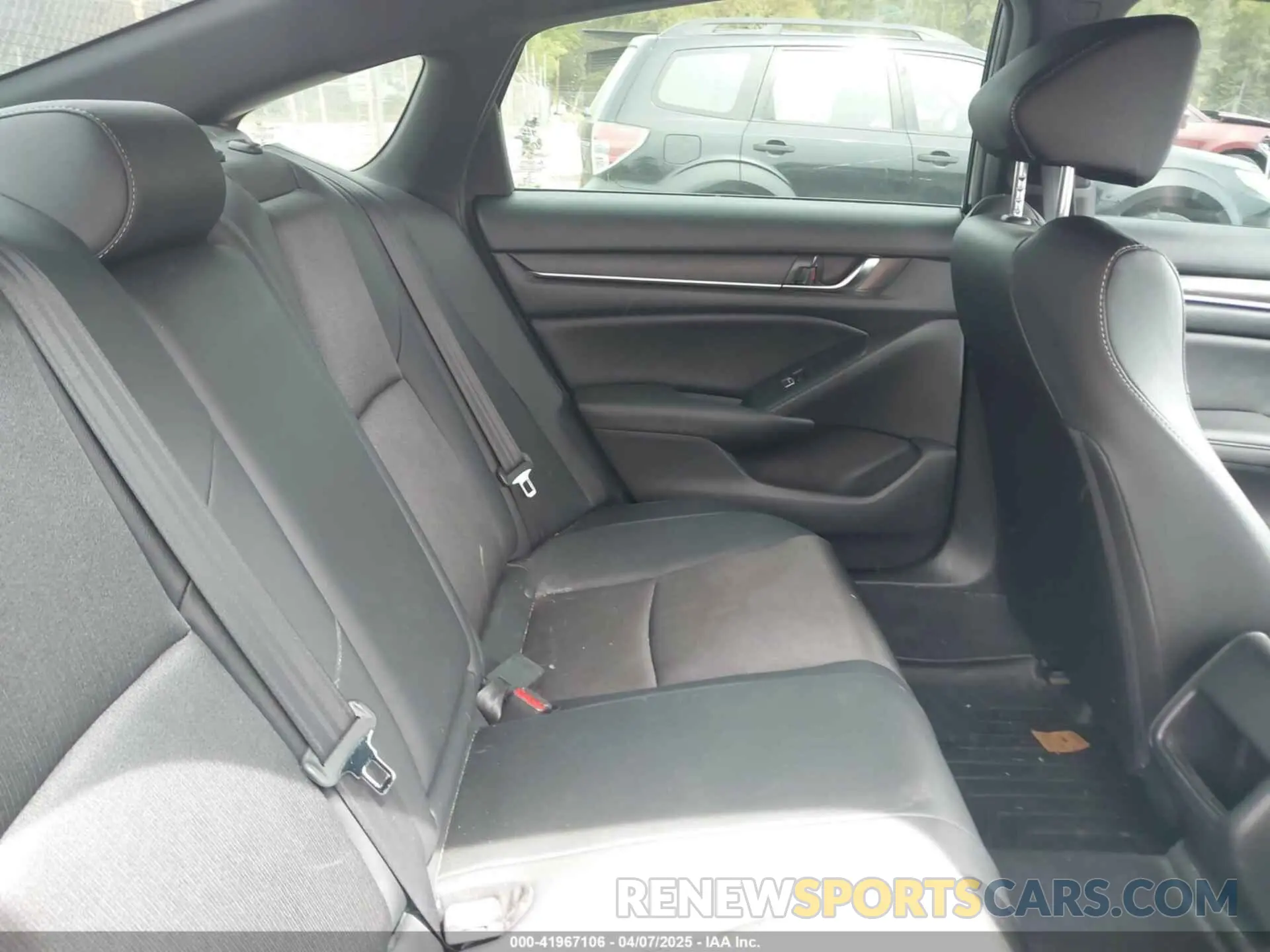 8 Photograph of a damaged car 1HGCV1F33KA158689 HONDA ACCORD 2019