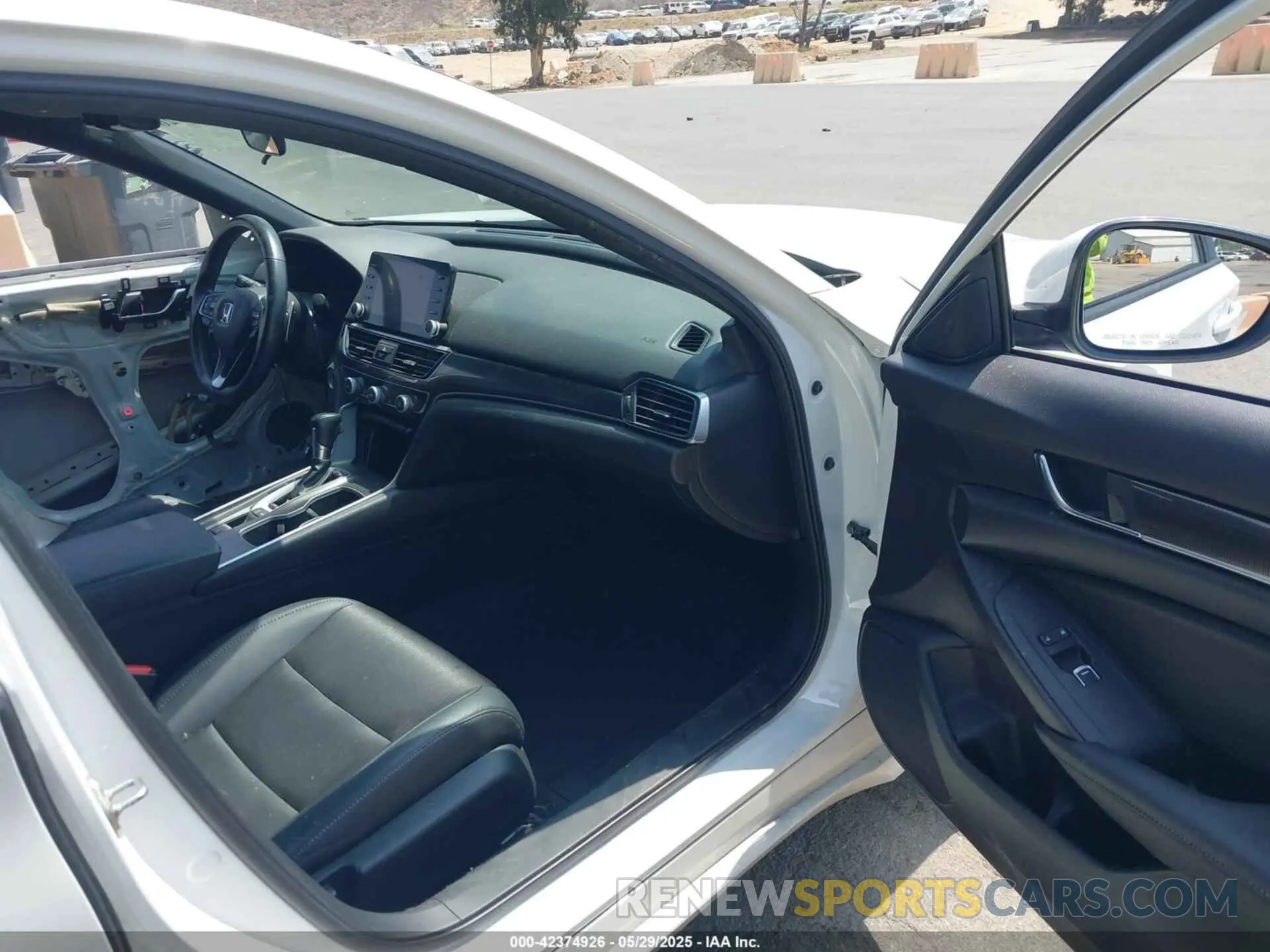 5 Photograph of a damaged car 1HGCV1F33KA173399 HONDA ACCORD 2019