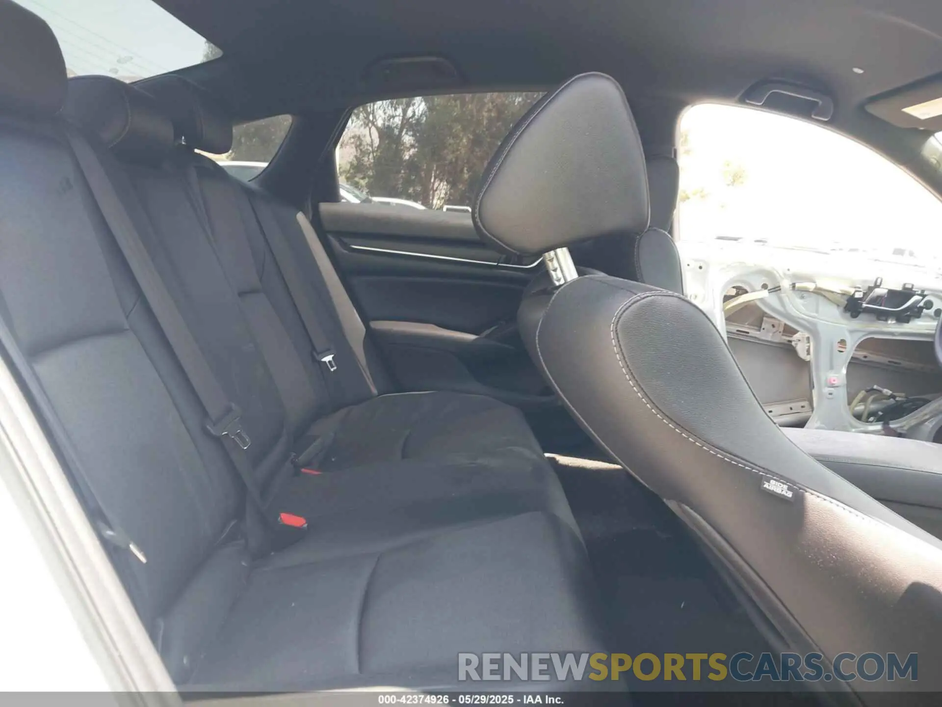 8 Photograph of a damaged car 1HGCV1F33KA173399 HONDA ACCORD 2019