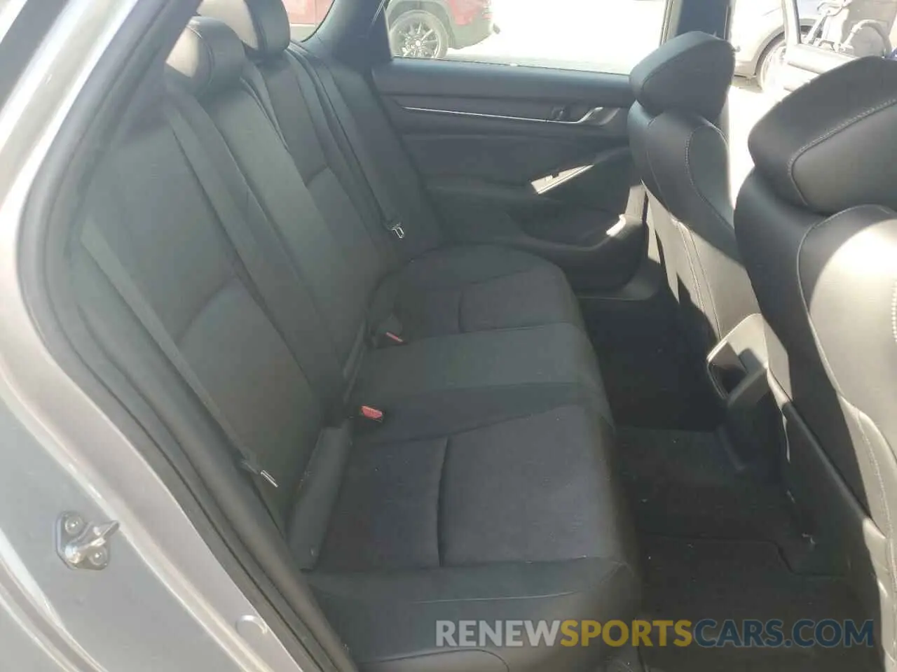 10 Photograph of a damaged car 1HGCV1F34KA007067 HONDA ACCORD 2019