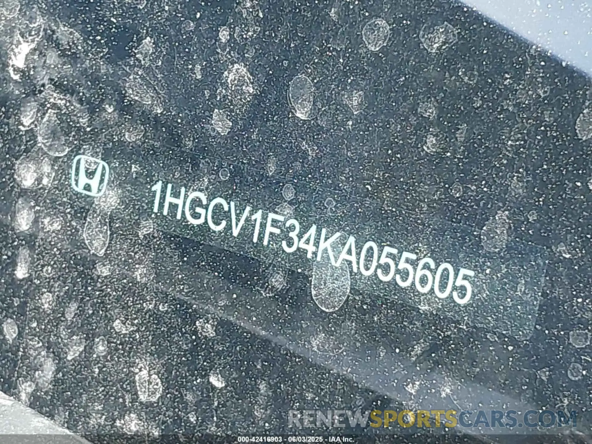 18 Photograph of a damaged car 1HGCV1F34KA055605 HONDA ACCORD 2019