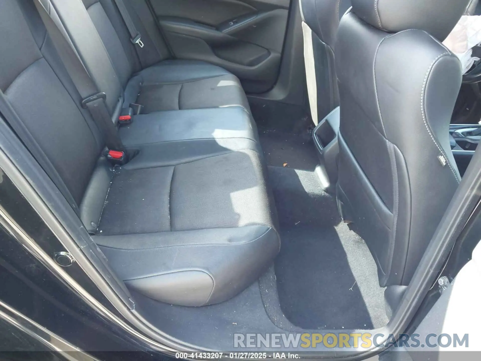 8 Photograph of a damaged car 1HGCV1F34KA072372 HONDA ACCORD 2019