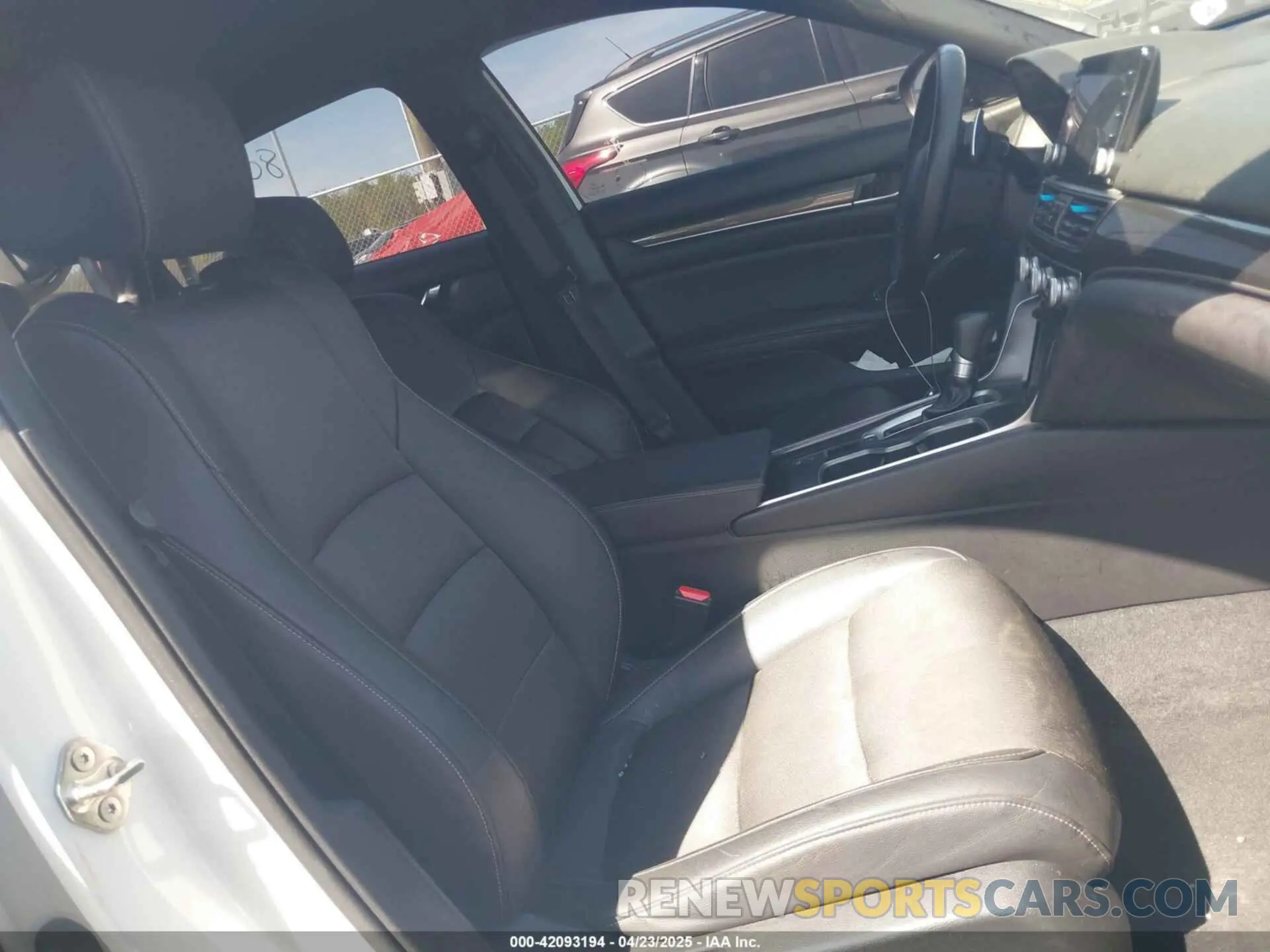 5 Photograph of a damaged car 1HGCV1F34KA101711 HONDA ACCORD 2019