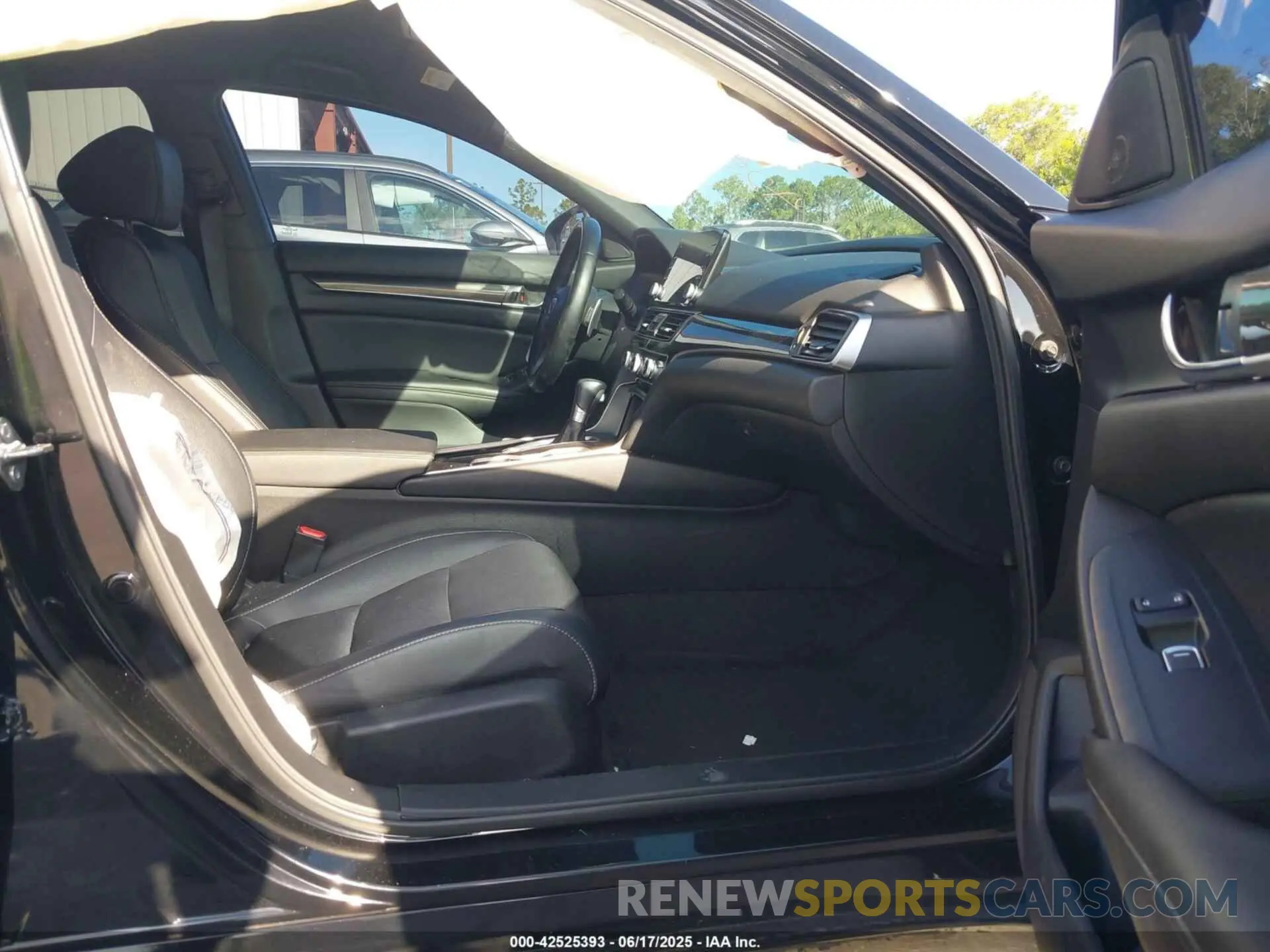 5 Photograph of a damaged car 1HGCV1F34KA155624 HONDA ACCORD 2019