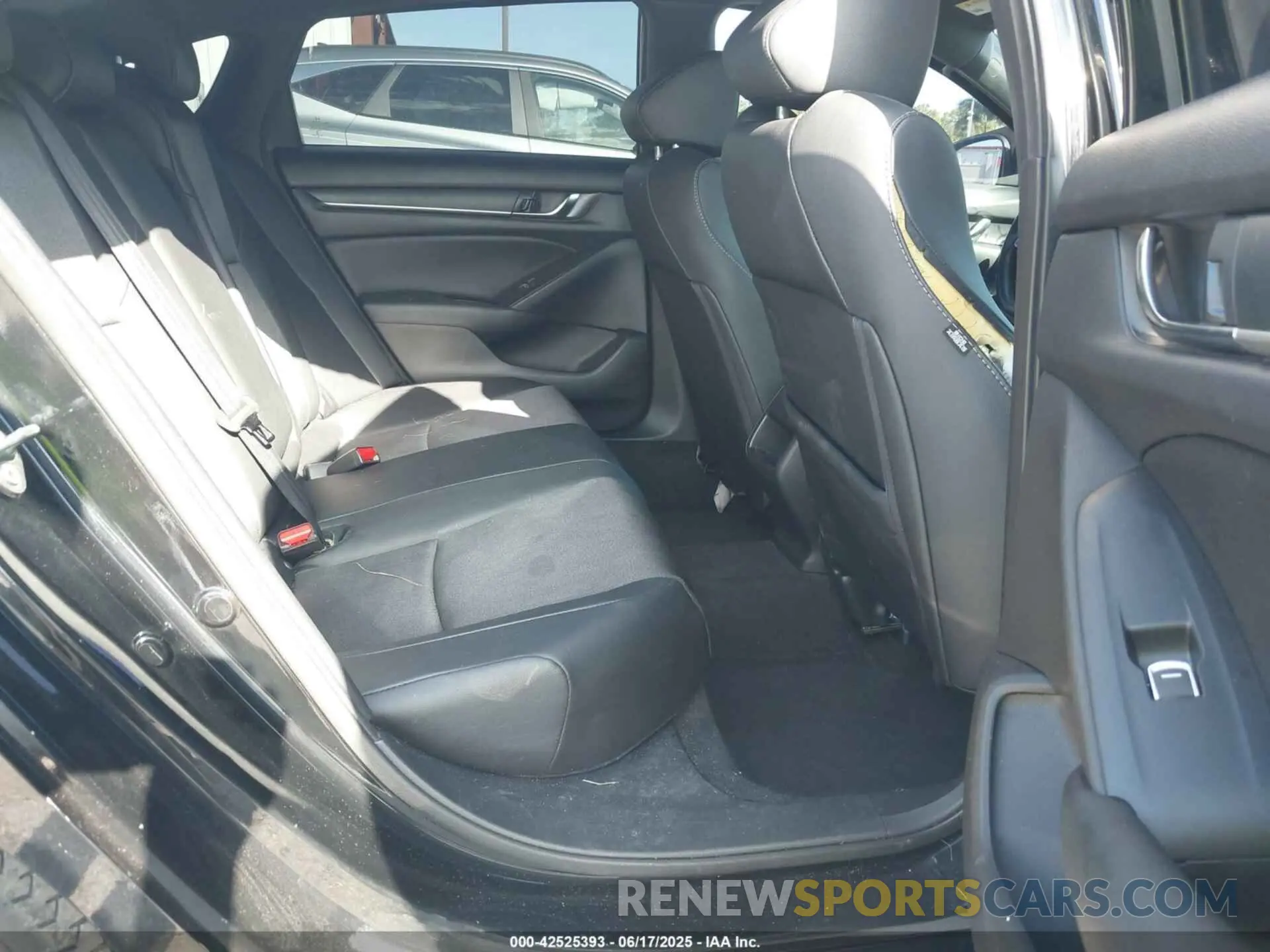 8 Photograph of a damaged car 1HGCV1F34KA155624 HONDA ACCORD 2019