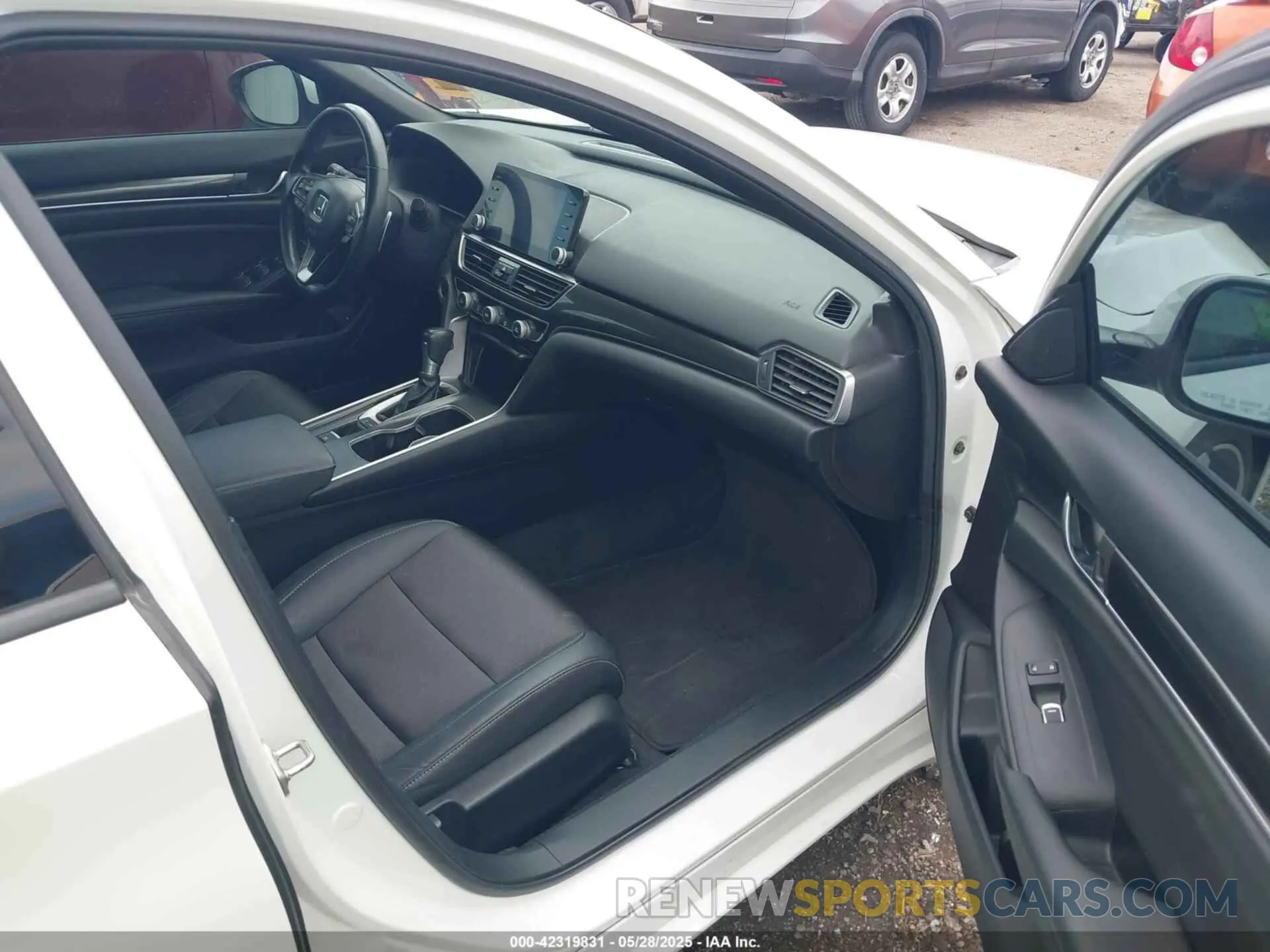 5 Photograph of a damaged car 1HGCV1F34KA175887 HONDA ACCORD 2019