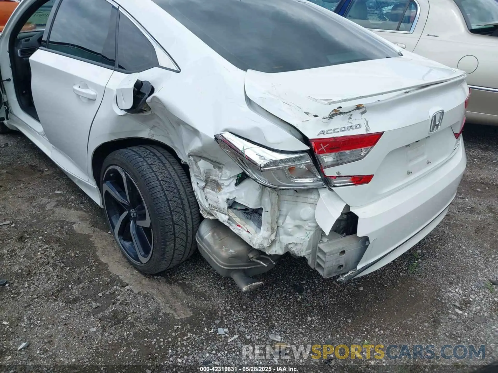 6 Photograph of a damaged car 1HGCV1F34KA175887 HONDA ACCORD 2019